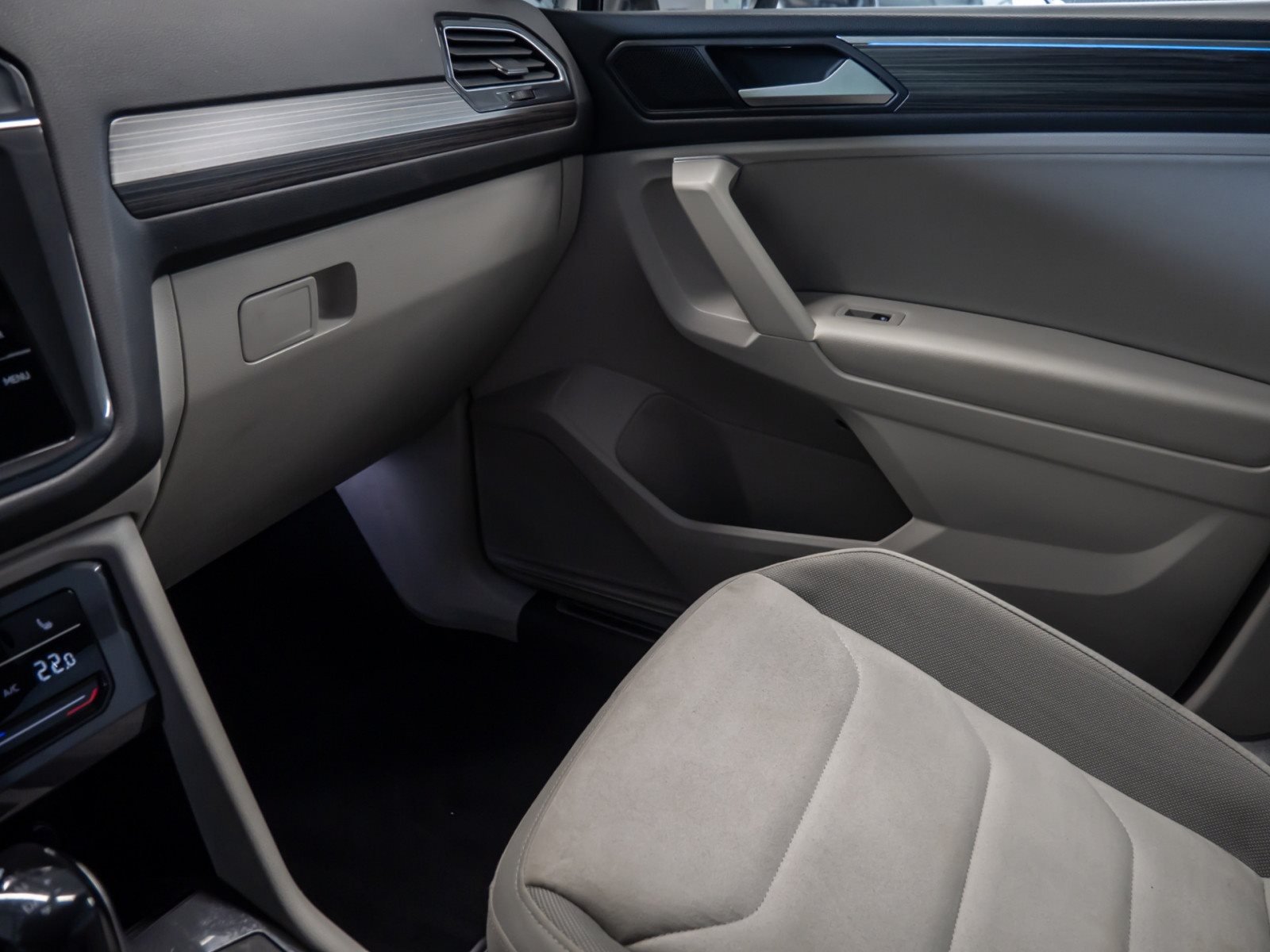 Tiguan Allspace ELEGANCE TDI DSG+ACC+RÜCKFAHRKAMERA+APPCONNECT+LED+HEAD UP DISPLAY+KOMFORT