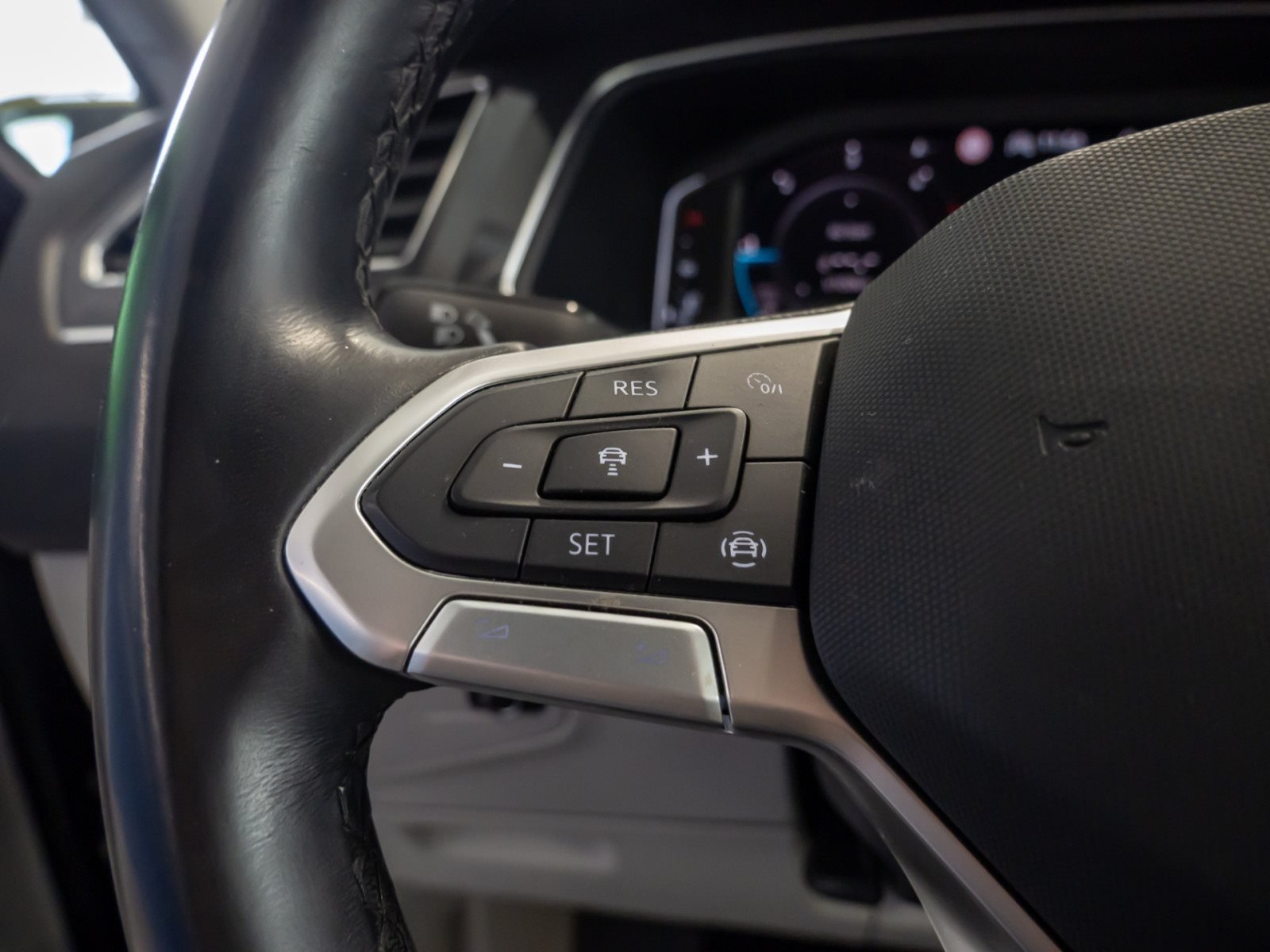 Tiguan Allspace ELEGANCE TDI DSG+ACC+RÜCKFAHRKAMERA+APPCONNECT+LED+HEAD UP DISPLAY+KOMFORT