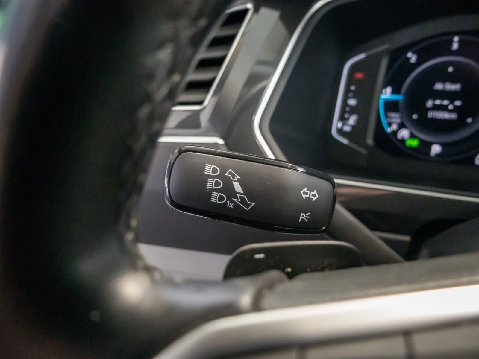 Tiguan Allspace ELEGANCE TDI DSG+ACC+RÜCKFAHRKAMERA+APPCONNECT+LED+HEAD UP DISPLAY+KOMFORT