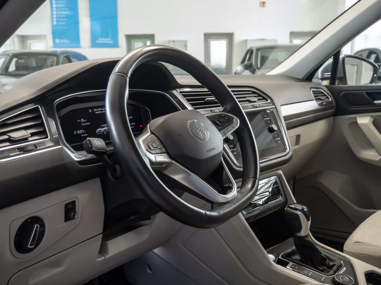 Tiguan Allspace ELEGANCE TDI DSG+ACC+RÜCKFAHRKAMERA+APPCONNECT+LED+HEAD UP DISPLAY+KOMFORT