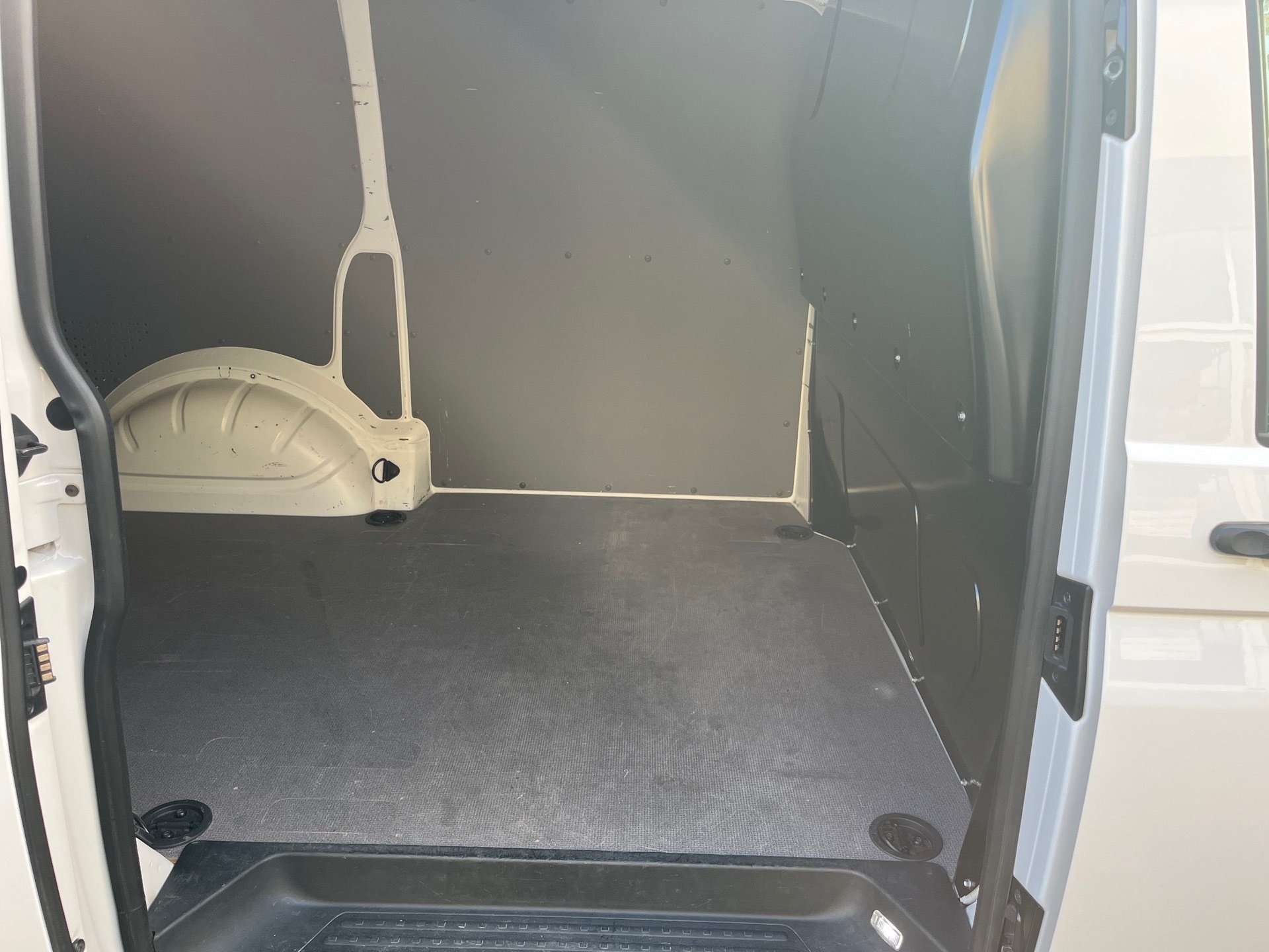 Transporter Kasten TDI DSG+RÜCKFAHRKAMERA+AHK+SITZHEIZUNG+NAVI+LED+APP CONNECT+TEMPOMAT