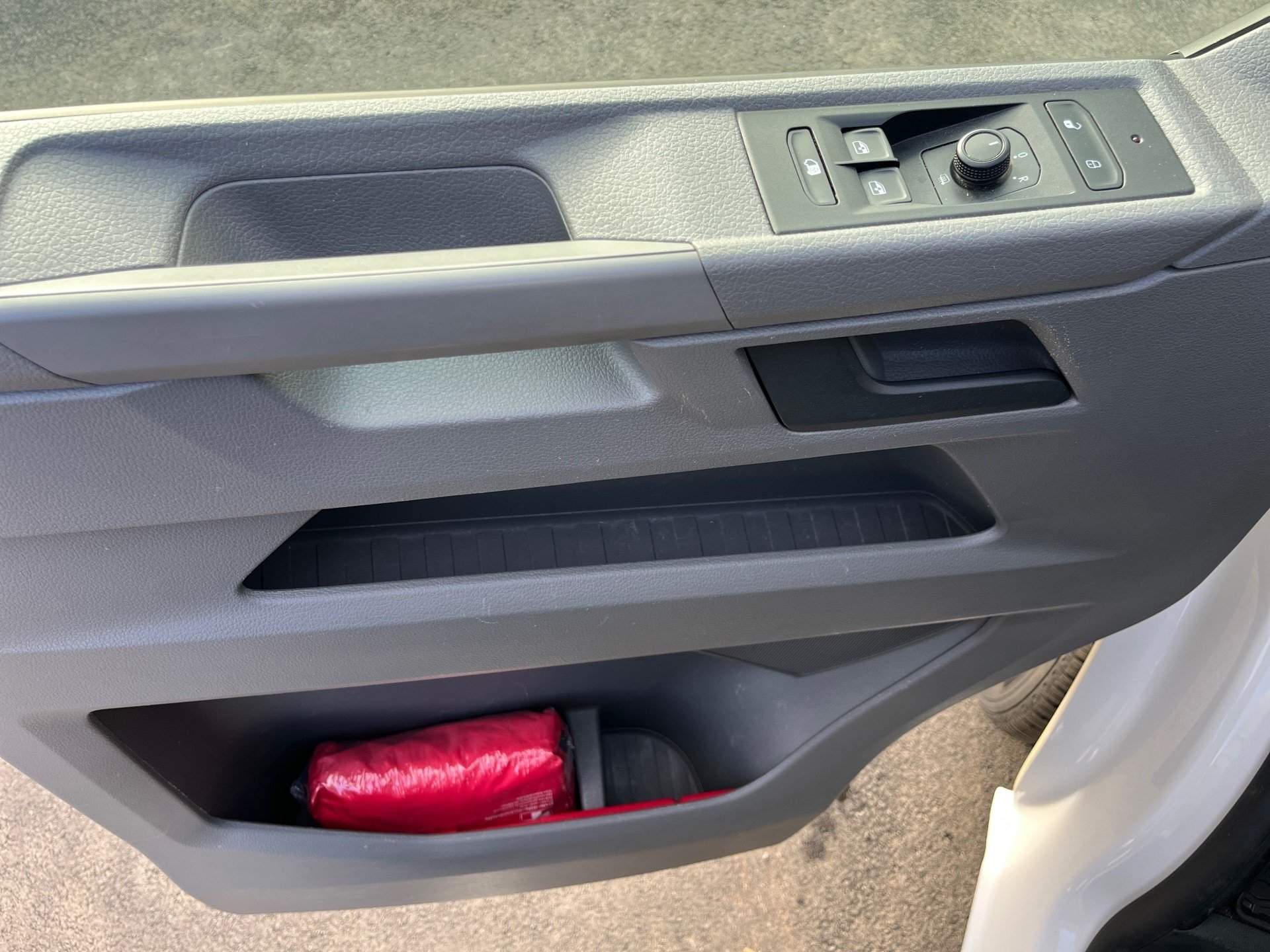 Transporter Kasten TDI DSG+RÜCKFAHRKAMERA+AHK+SITZHEIZUNG+NAVI+LED+APP CONNECT+TEMPOMAT