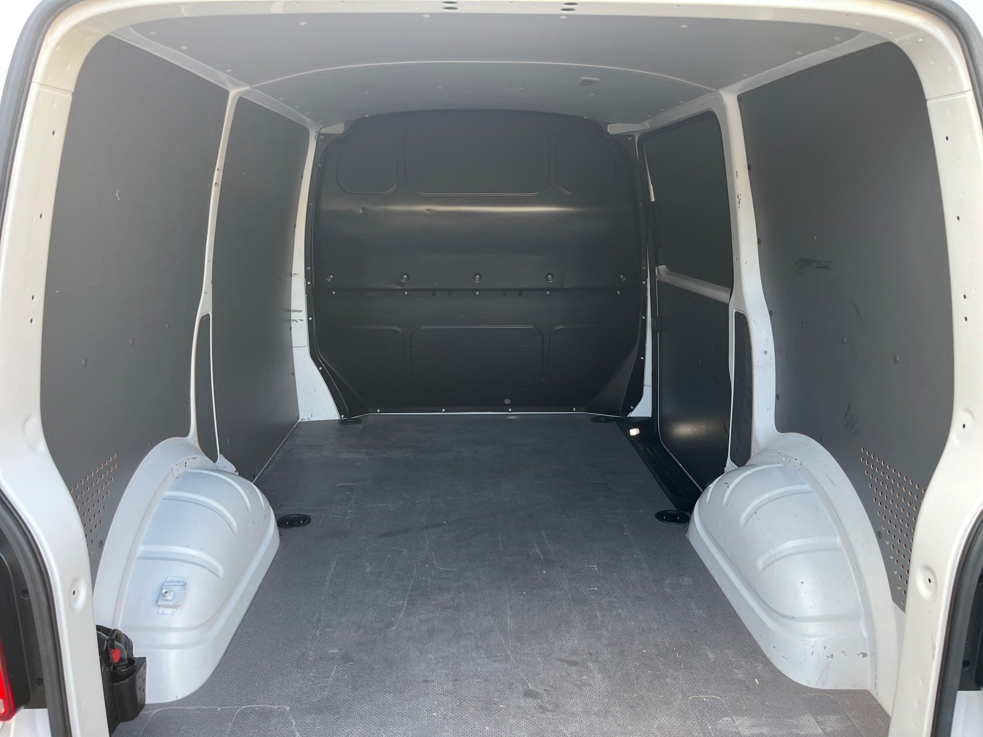 Transporter Kasten TDI DSG+RÜCKFAHRKAMERA+AHK+SITZHEIZUNG+NAVI+LED+APP CONNECT+TEMPOMAT
