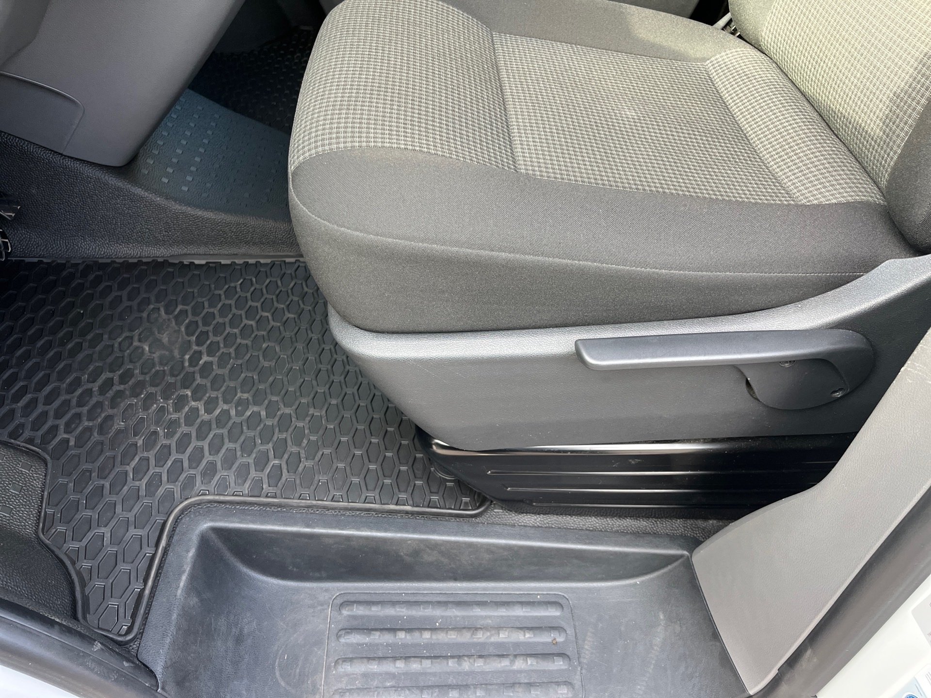 Transporter Kasten TDI DSG+RÜCKFAHRKAMERA+AHK+SITZHEIZUNG+NAVI+LED+APP CONNECT+TEMPOMAT