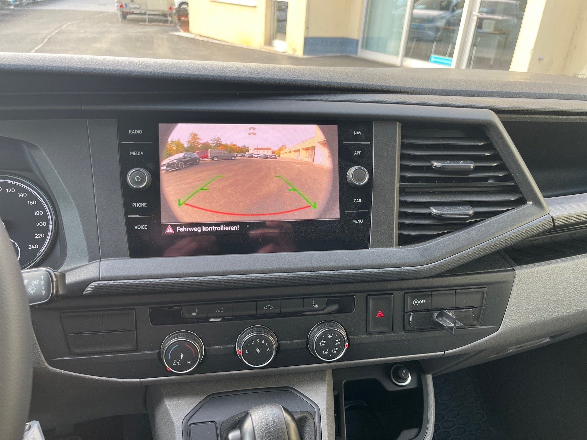 Transporter Kasten TDI DSG+RÜCKFAHRKAMERA+AHK+SITZHEIZUNG+NAVI+LED+APP CONNECT+TEMPOMAT