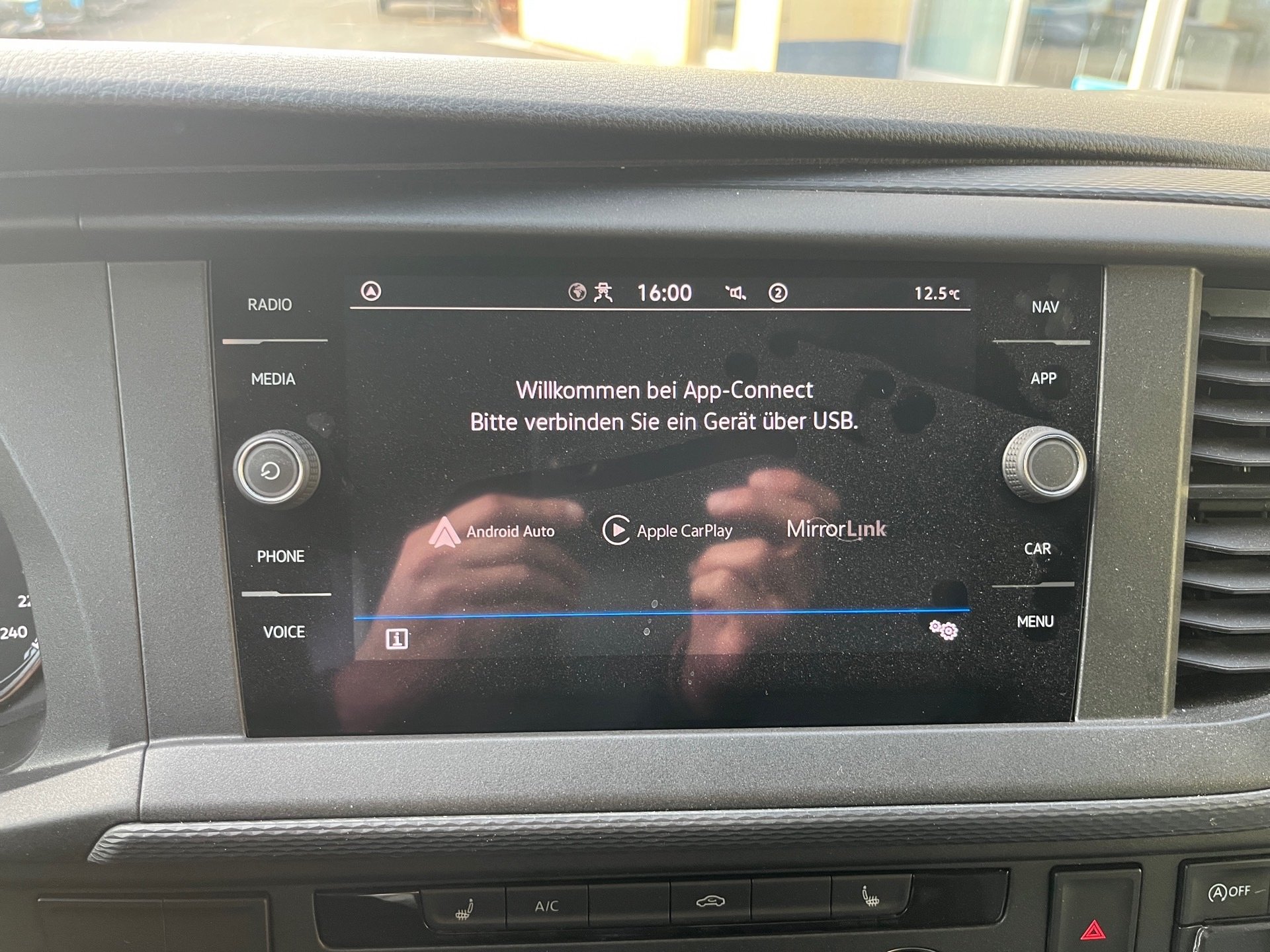 Transporter Kasten TDI DSG+RÜCKFAHRKAMERA+AHK+SITZHEIZUNG+NAVI+LED+APP CONNECT+TEMPOMAT