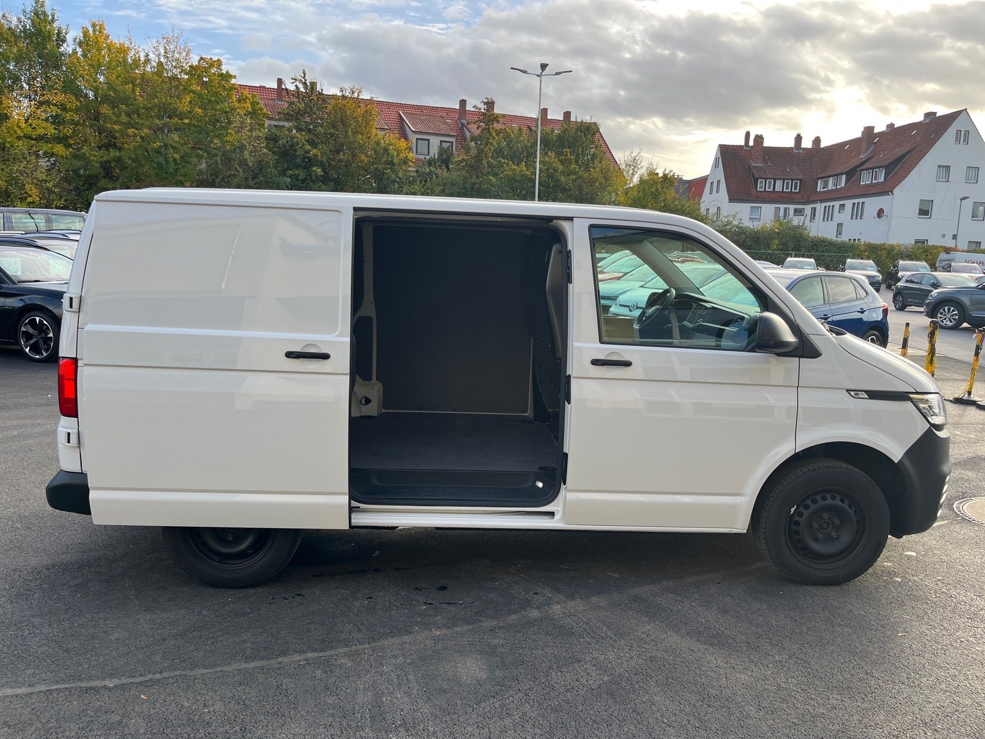 Transporter Kasten TDI DSG+RÜCKFAHRKAMERA+AHK+SITZHEIZUNG+NAVI+LED+APP CONNECT+TEMPOMAT
