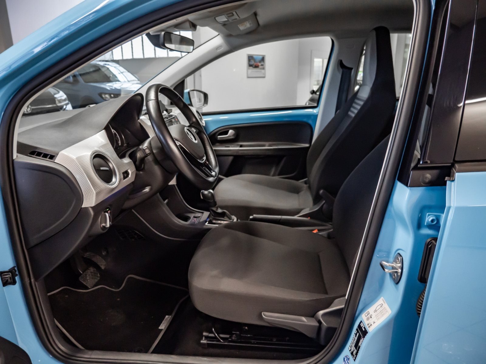 e-up! STYLE PLUS+ALU 15+RÜCKFAHRKAMERA+RADIO+WINTERPAKET+SITZHEIZUNG+KLIMA