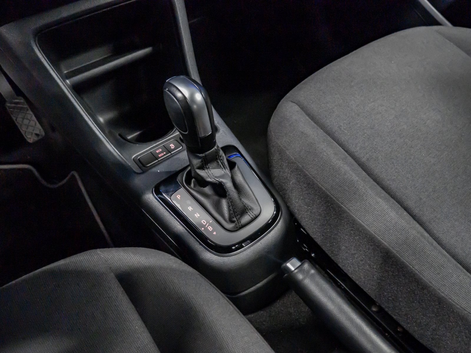 e-up! STYLE PLUS+ALU 15+RÜCKFAHRKAMERA+RADIO+WINTERPAKET+SITZHEIZUNG+KLIMA