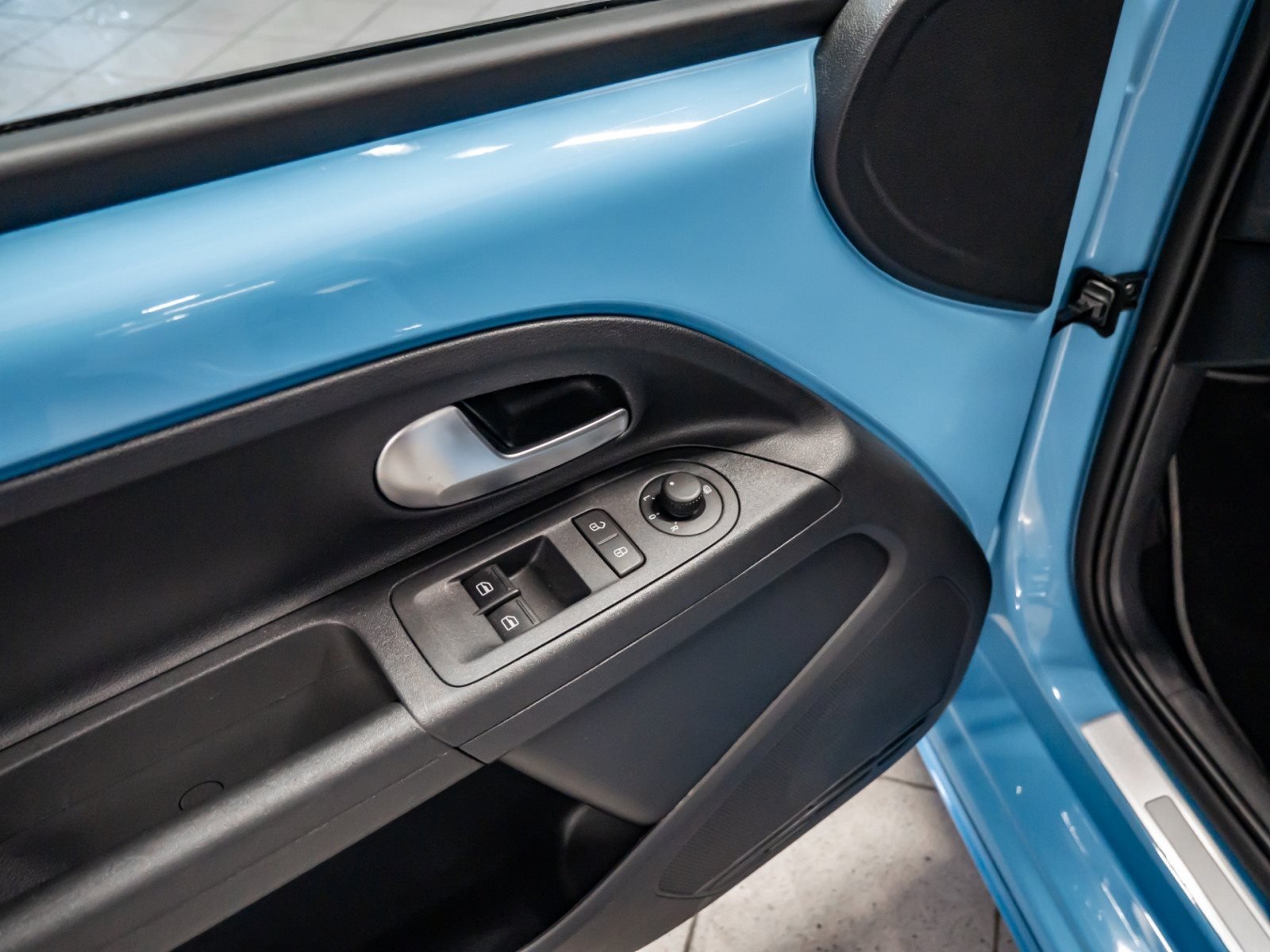 e-up! STYLE PLUS+ALU 15+RÜCKFAHRKAMERA+RADIO+WINTERPAKET+SITZHEIZUNG+KLIMA