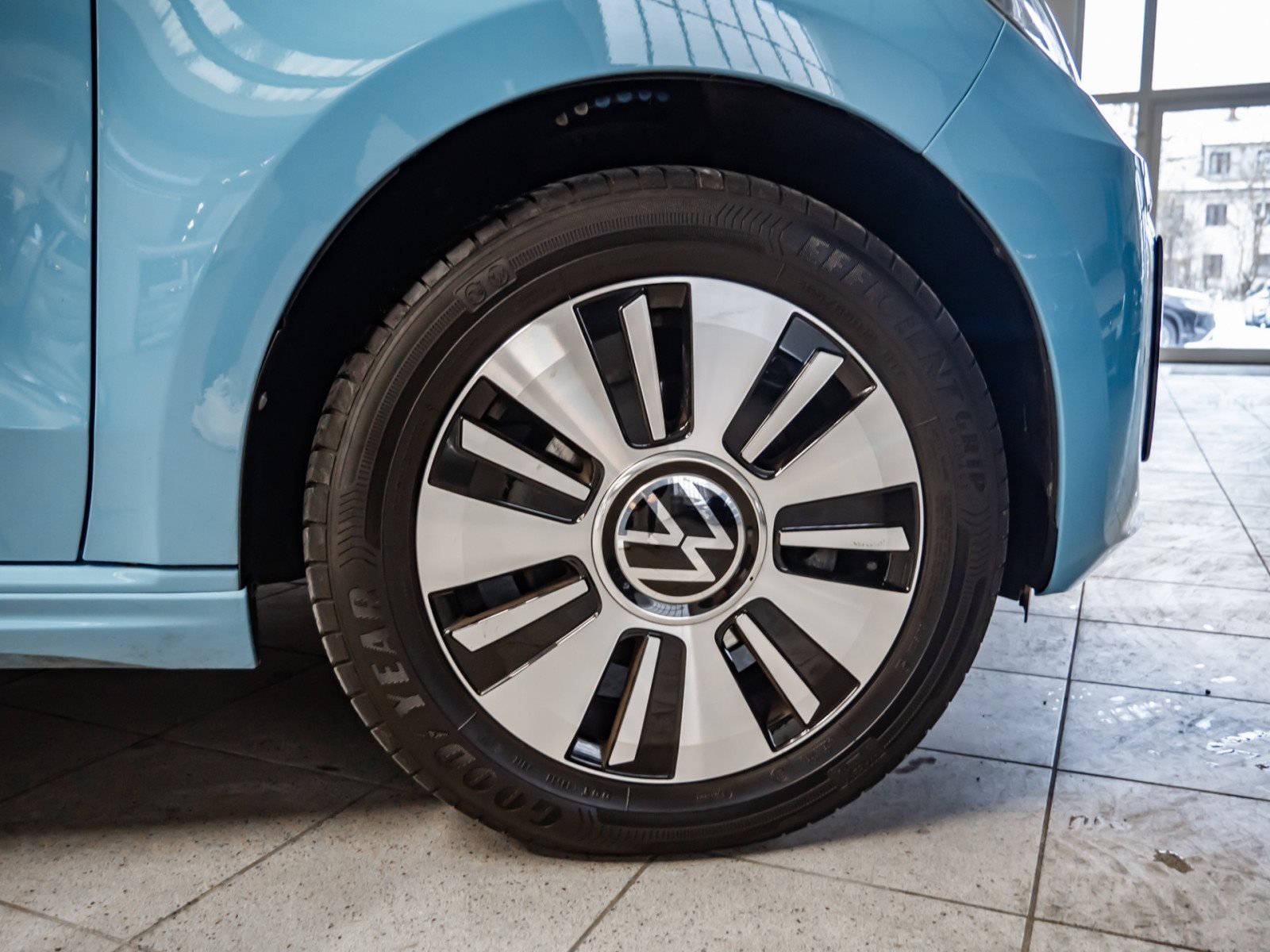 e-up! STYLE PLUS+ALU 15+RÜCKFAHRKAMERA+RADIO+WINTERPAKET+SITZHEIZUNG+KLIMA