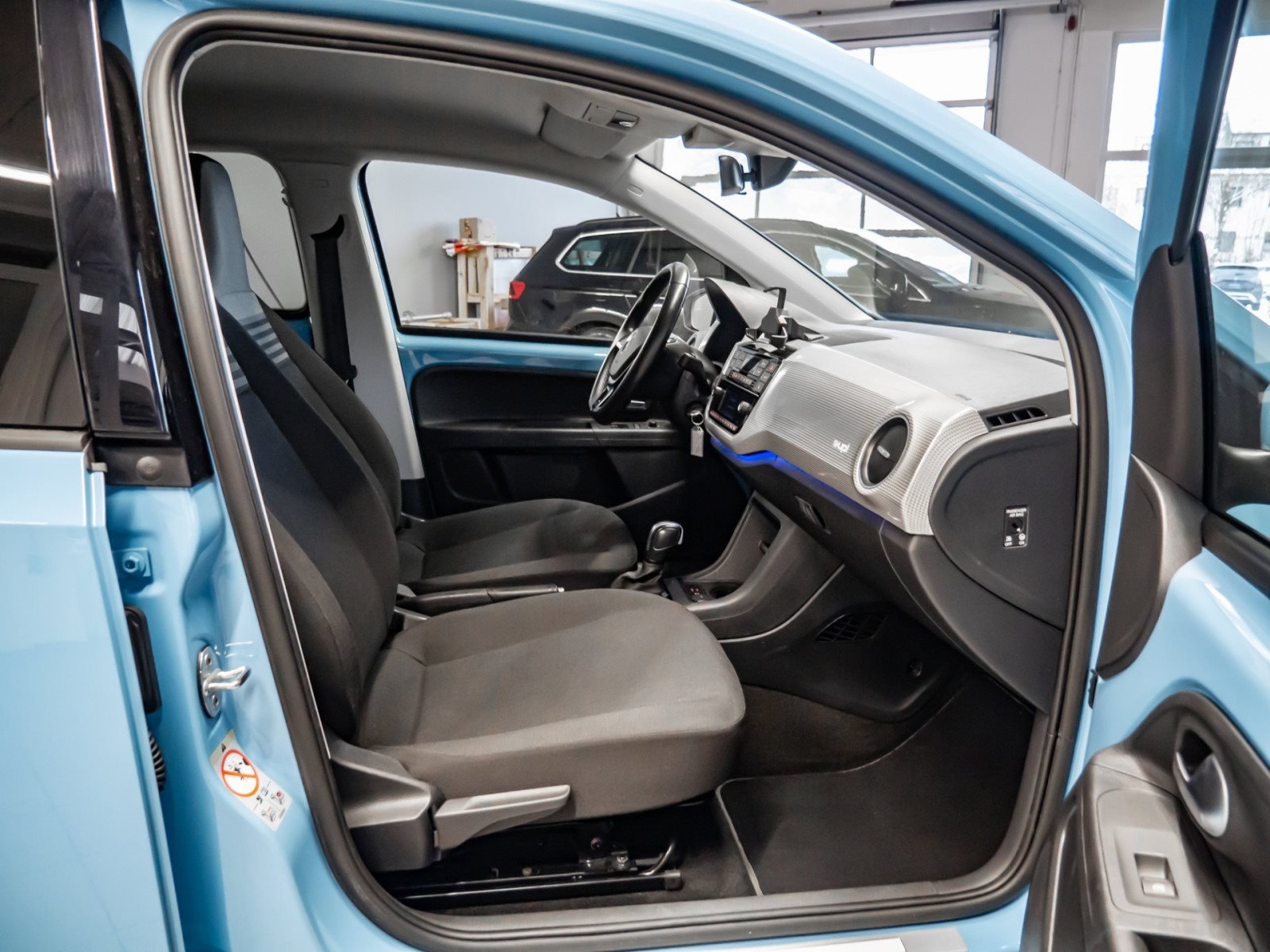 e-up! STYLE PLUS+ALU 15+RÜCKFAHRKAMERA+RADIO+WINTERPAKET+SITZHEIZUNG+KLIMA