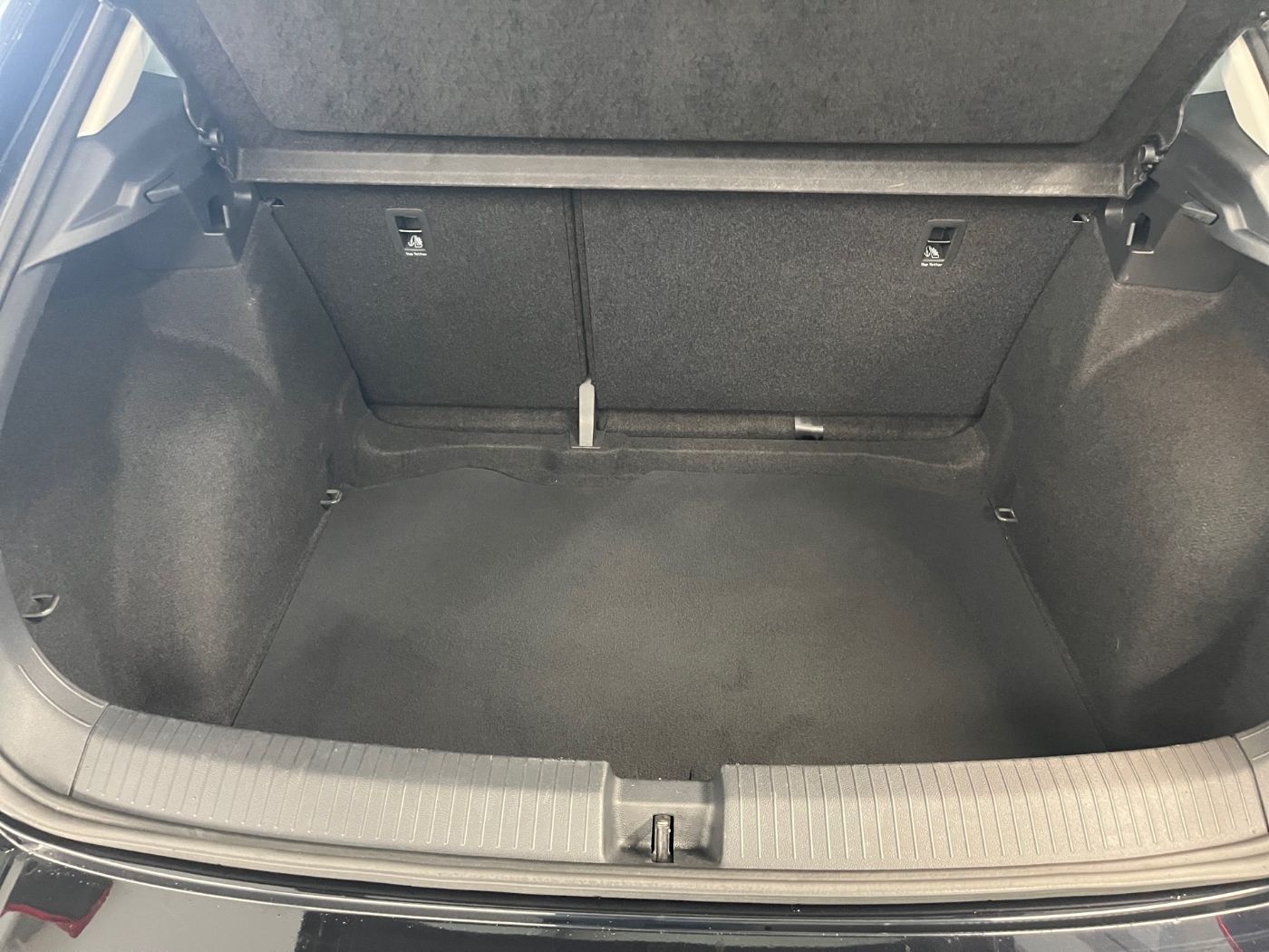 T-ROC TDI+SITZHEIZUNG+ACC+LED+EINPARKHILFE+KLIMA+APP CONNECT+WINTERPAKET+USB