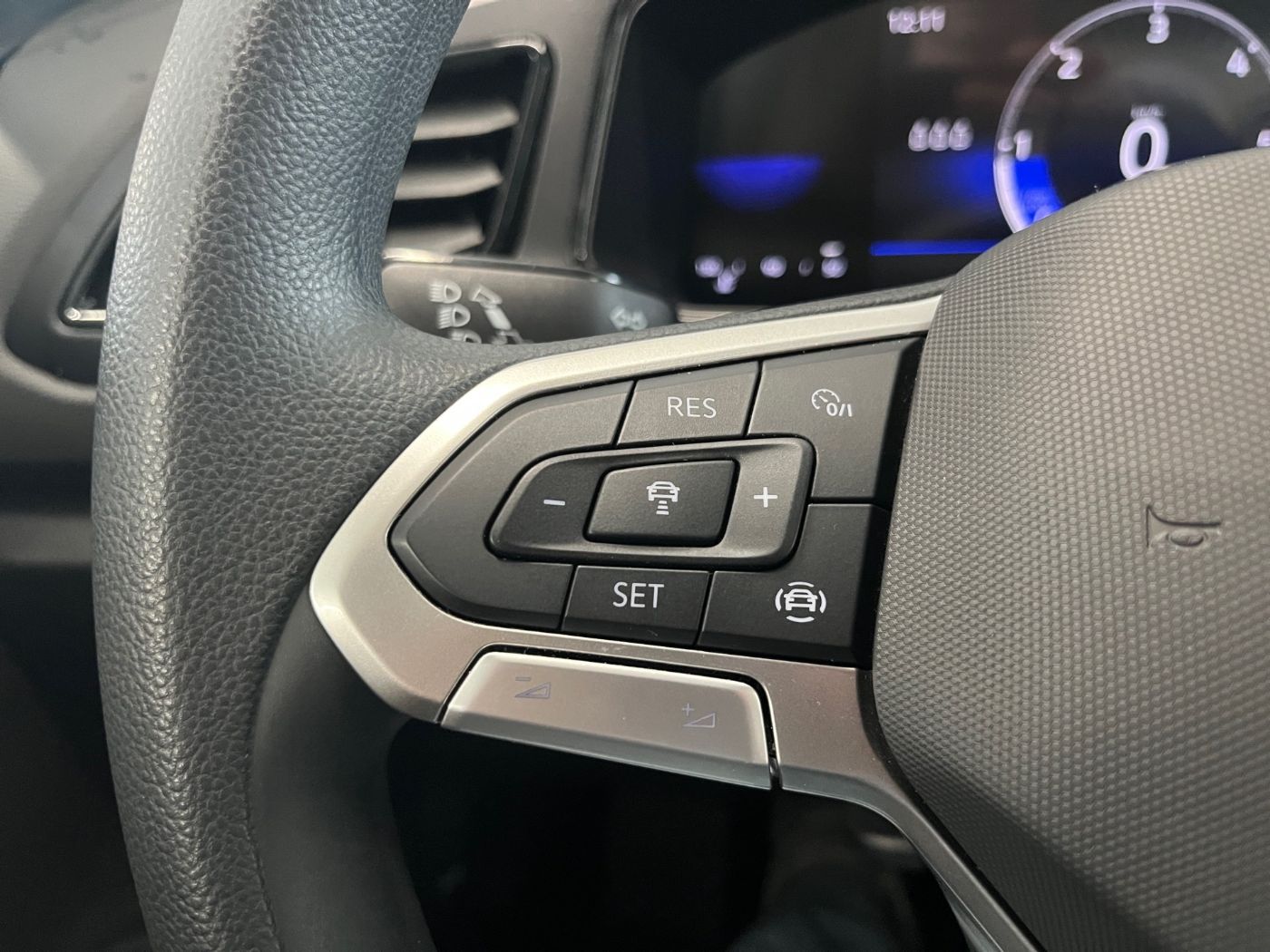 T-ROC TDI+SITZHEIZUNG+ACC+LED+EINPARKHILFE+KLIMA+APP CONNECT+WINTERPAKET+USB