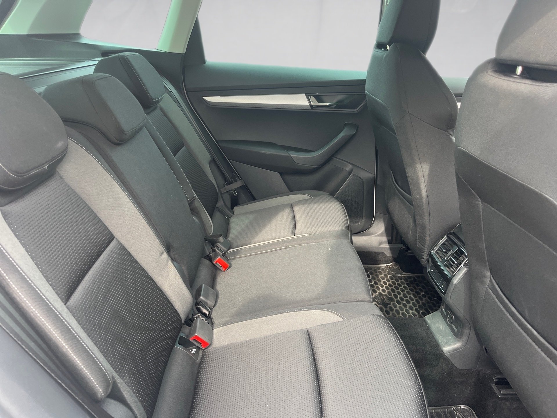 Karoq AMBITION TSI+ALU 17+RÜCKFAHRKAMERA+ACC+AHK+SPRACHSTEUERUNG+LED