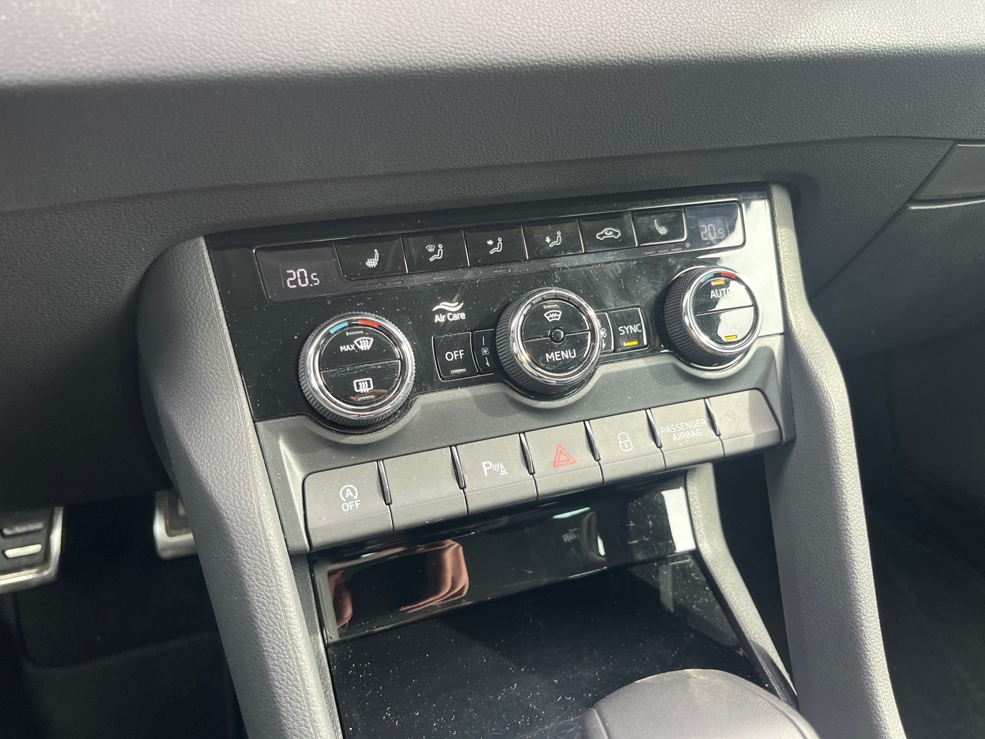 Karoq AMBITION TSI+ALU 17+RÜCKFAHRKAMERA+ACC+AHK+SPRACHSTEUERUNG+LED
