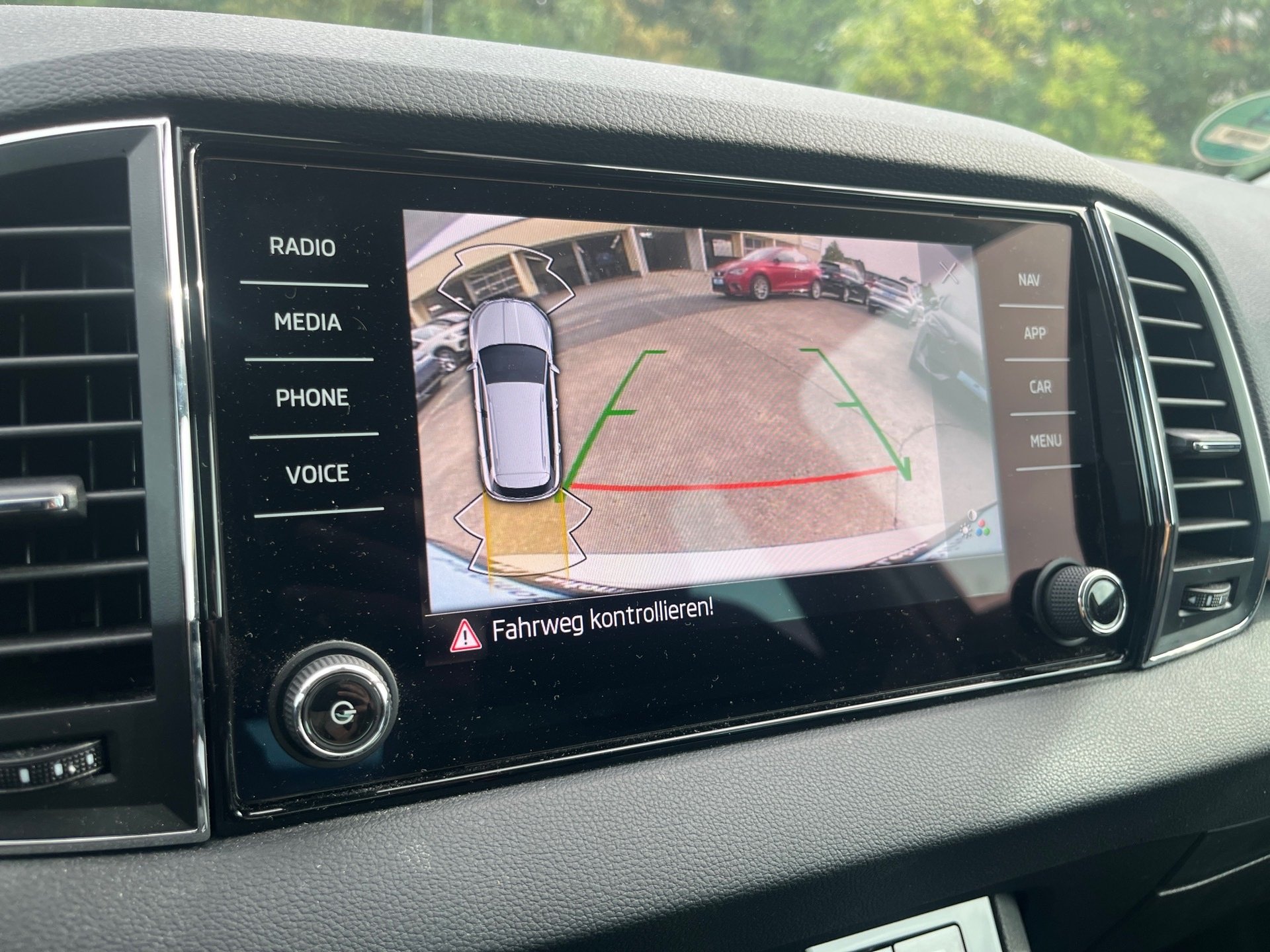 Karoq AMBITION TSI+ALU 17+RÜCKFAHRKAMERA+ACC+AHK+SPRACHSTEUERUNG+LED