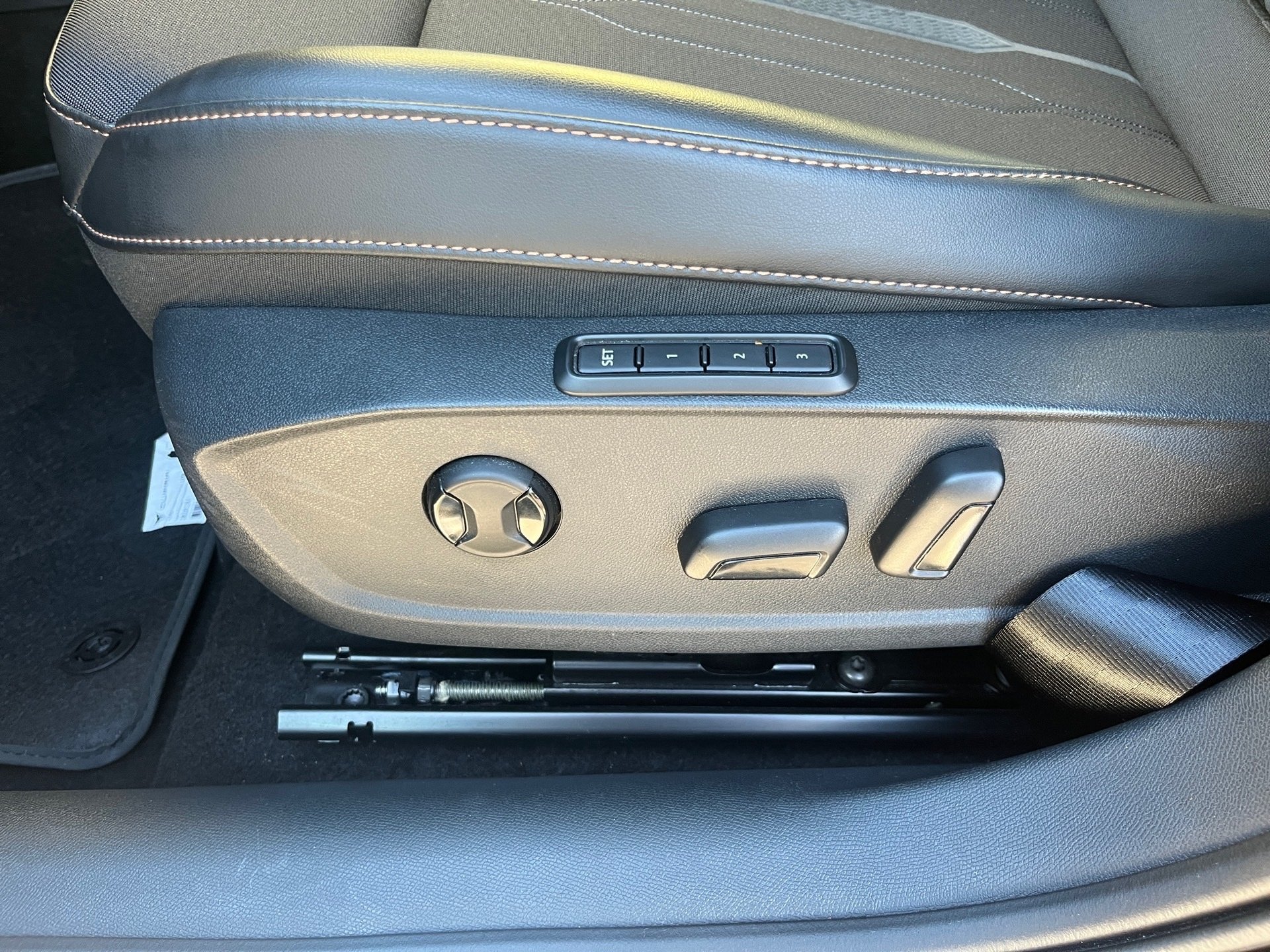 Formentor eTSI DSG+ALU 19+RÜCKFAHRKAMERA+BEATS AUDIO+KEYLESS+LED+MIRROR LINK+ACC