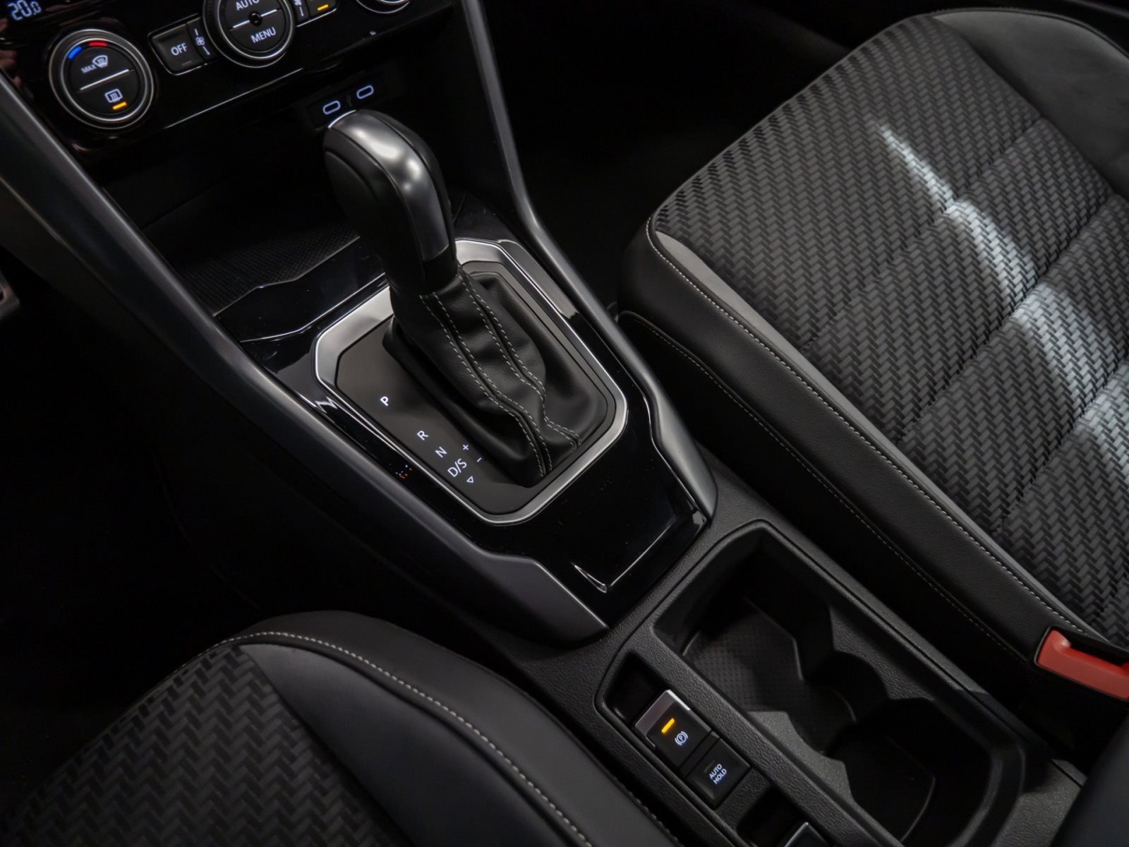 T-Roc Cabriolet R-LINE TSI DSG+ALU 17+LED+WINTERPAKET+SPORTFAHRWERK+ACC+EINPARKHILFE+APP