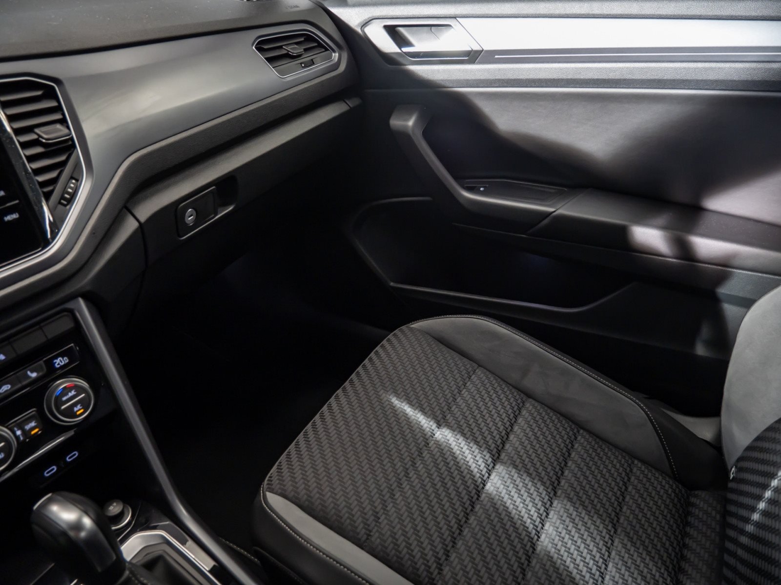 T-Roc Cabriolet R-LINE TSI DSG+ALU 17+LED+WINTERPAKET+SPORTFAHRWERK+ACC+EINPARKHILFE+APP