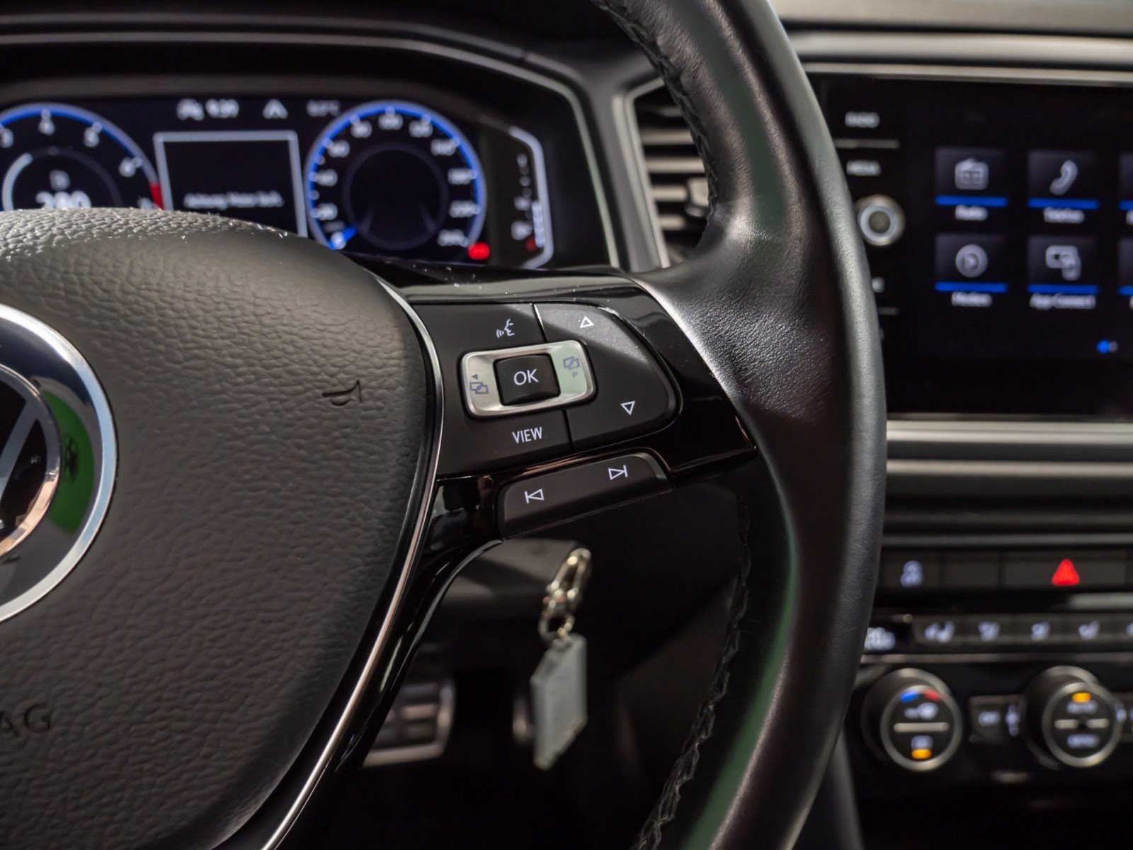 T-Roc Cabriolet R-LINE TSI DSG+ALU 17+LED+WINTERPAKET+SPORTFAHRWERK+ACC+EINPARKHILFE+APP