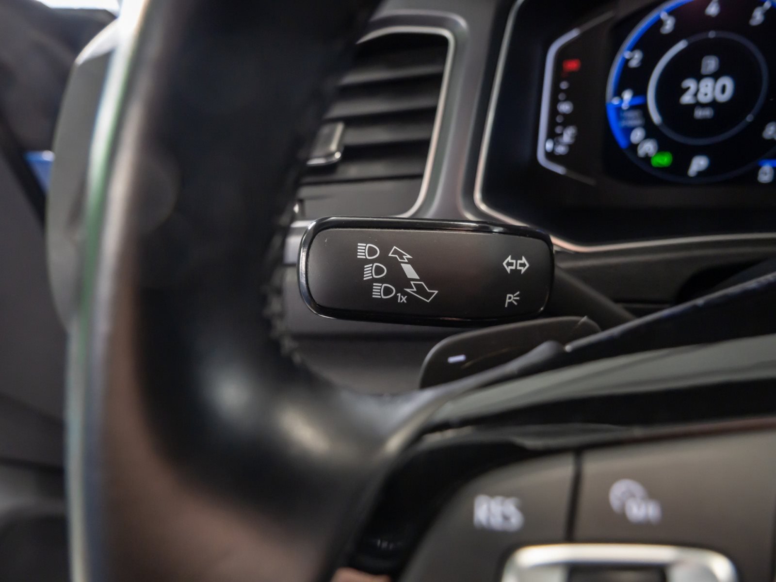 T-Roc Cabriolet R-LINE TSI DSG+ALU 17+LED+WINTERPAKET+SPORTFAHRWERK+ACC+EINPARKHILFE+APP