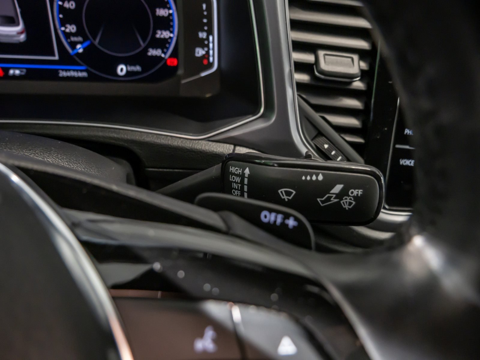 T-Roc Cabriolet R-LINE TSI DSG+ALU 17+LED+WINTERPAKET+SPORTFAHRWERK+ACC+EINPARKHILFE+APP