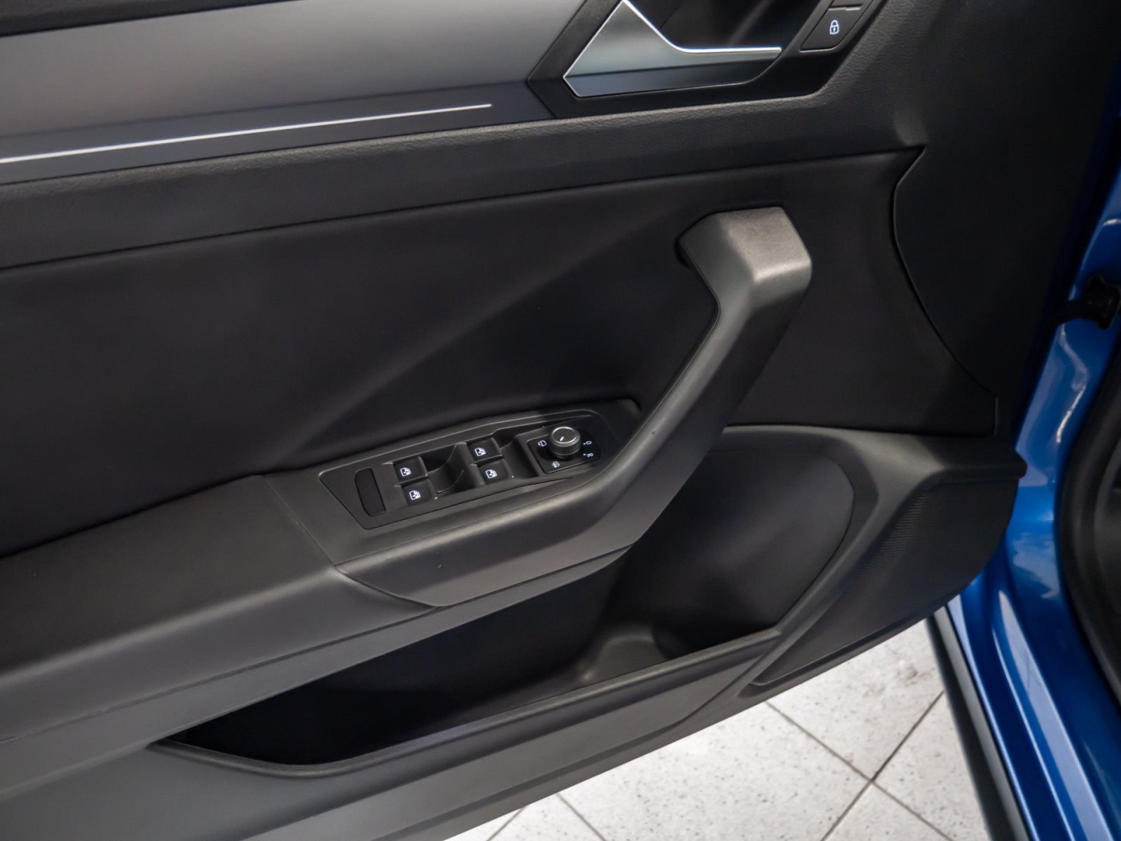 T-Roc Cabriolet R-LINE TSI DSG+ALU 17+LED+WINTERPAKET+SPORTFAHRWERK+ACC+EINPARKHILFE+APP