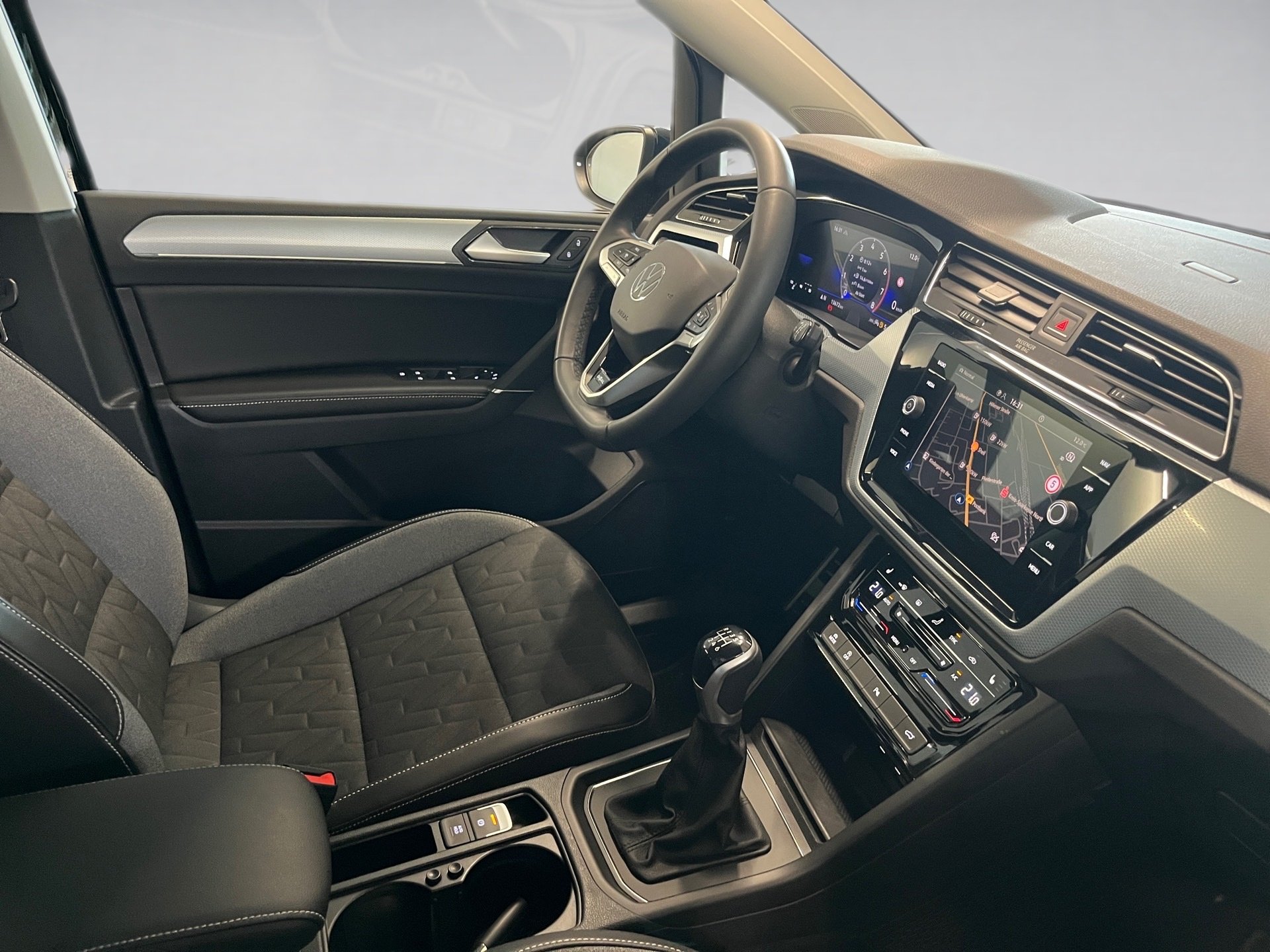 Touran GOAL TSI+ALU 16+NAVI+ACC+7 SITZER+EINPARKHILFE+RÜCKFAHRKAMERA+APP CONNEC
