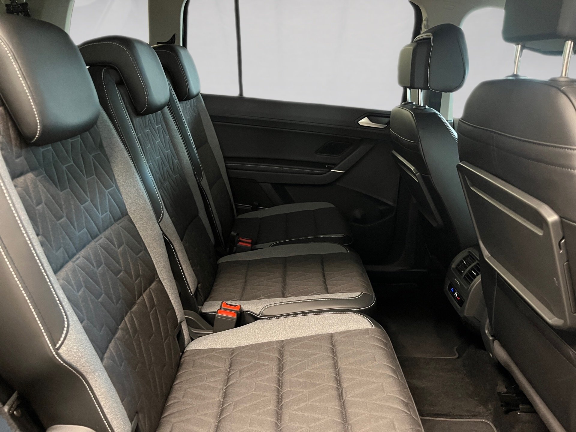 Touran GOAL TSI+ALU 16+NAVI+ACC+7 SITZER+EINPARKHILFE+RÜCKFAHRKAMERA+APP CONNEC