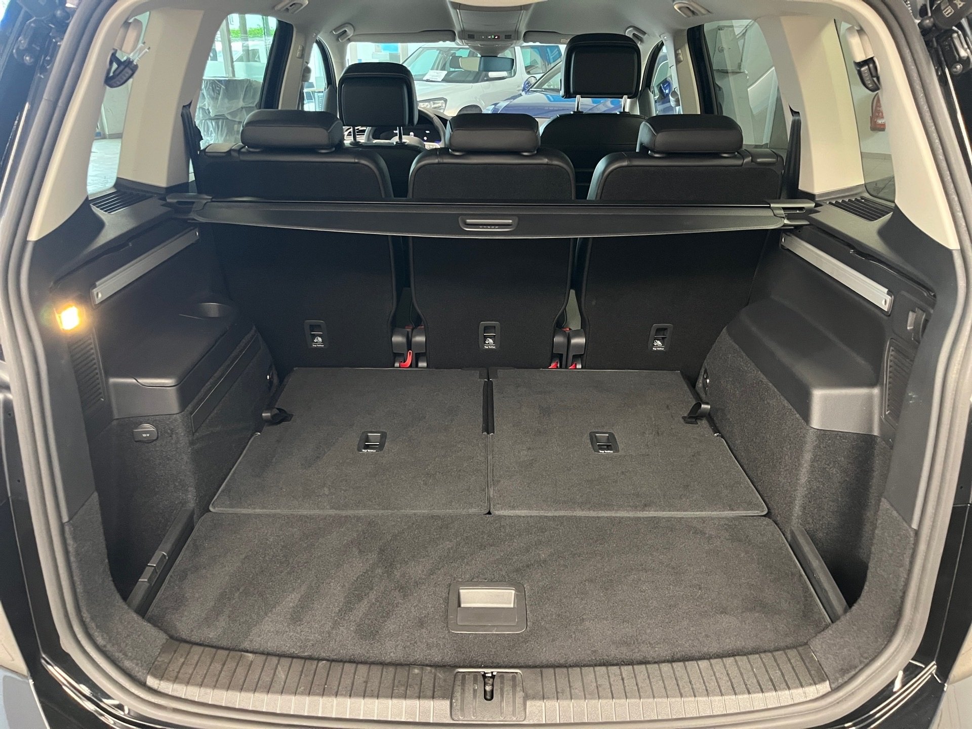 Touran GOAL TSI+ALU 16+NAVI+ACC+7 SITZER+EINPARKHILFE+RÜCKFAHRKAMERA+APP CONNEC