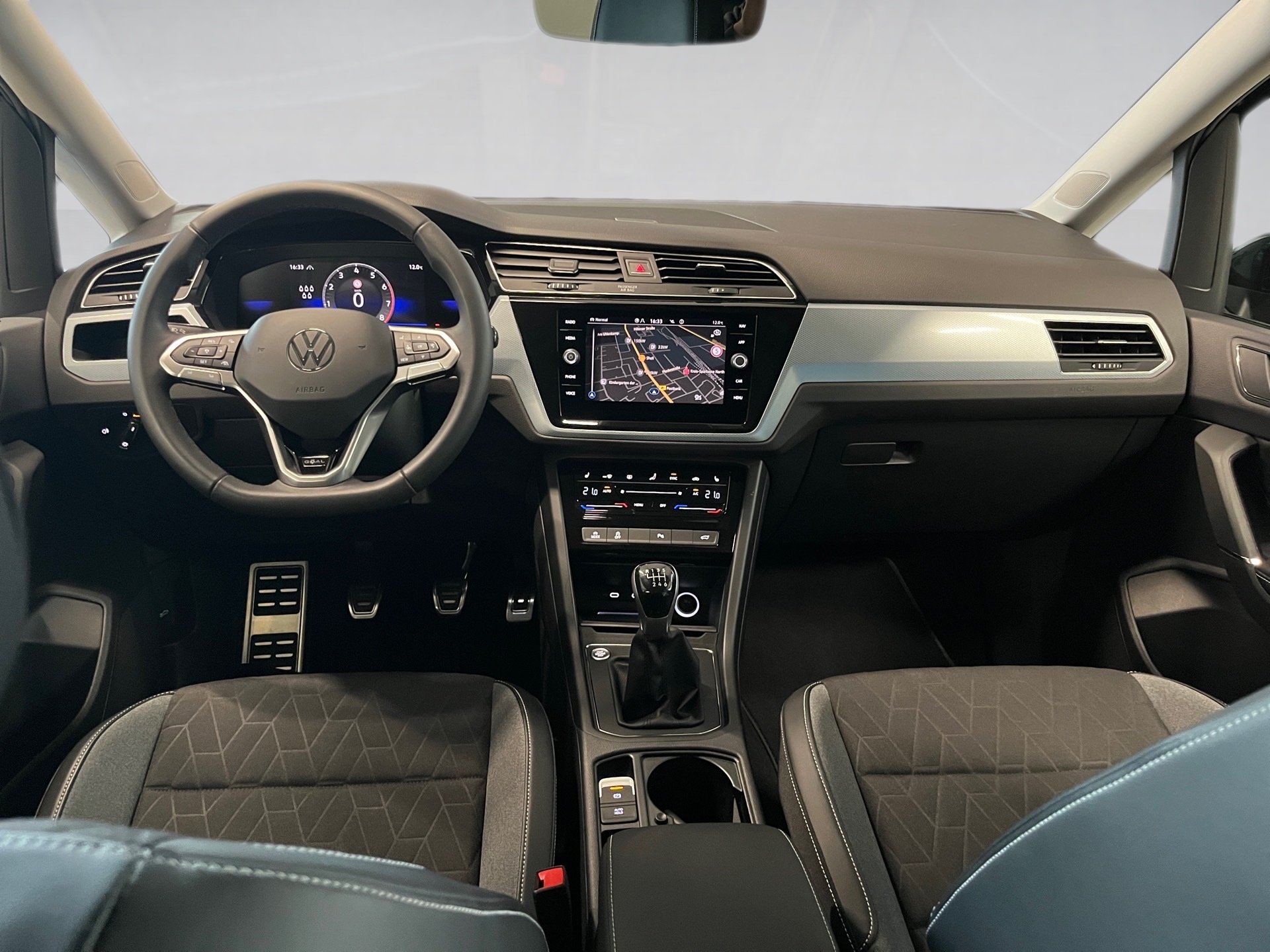 Touran GOAL TSI+ALU 16+NAVI+ACC+7 SITZER+EINPARKHILFE+RÜCKFAHRKAMERA+APP CONNEC