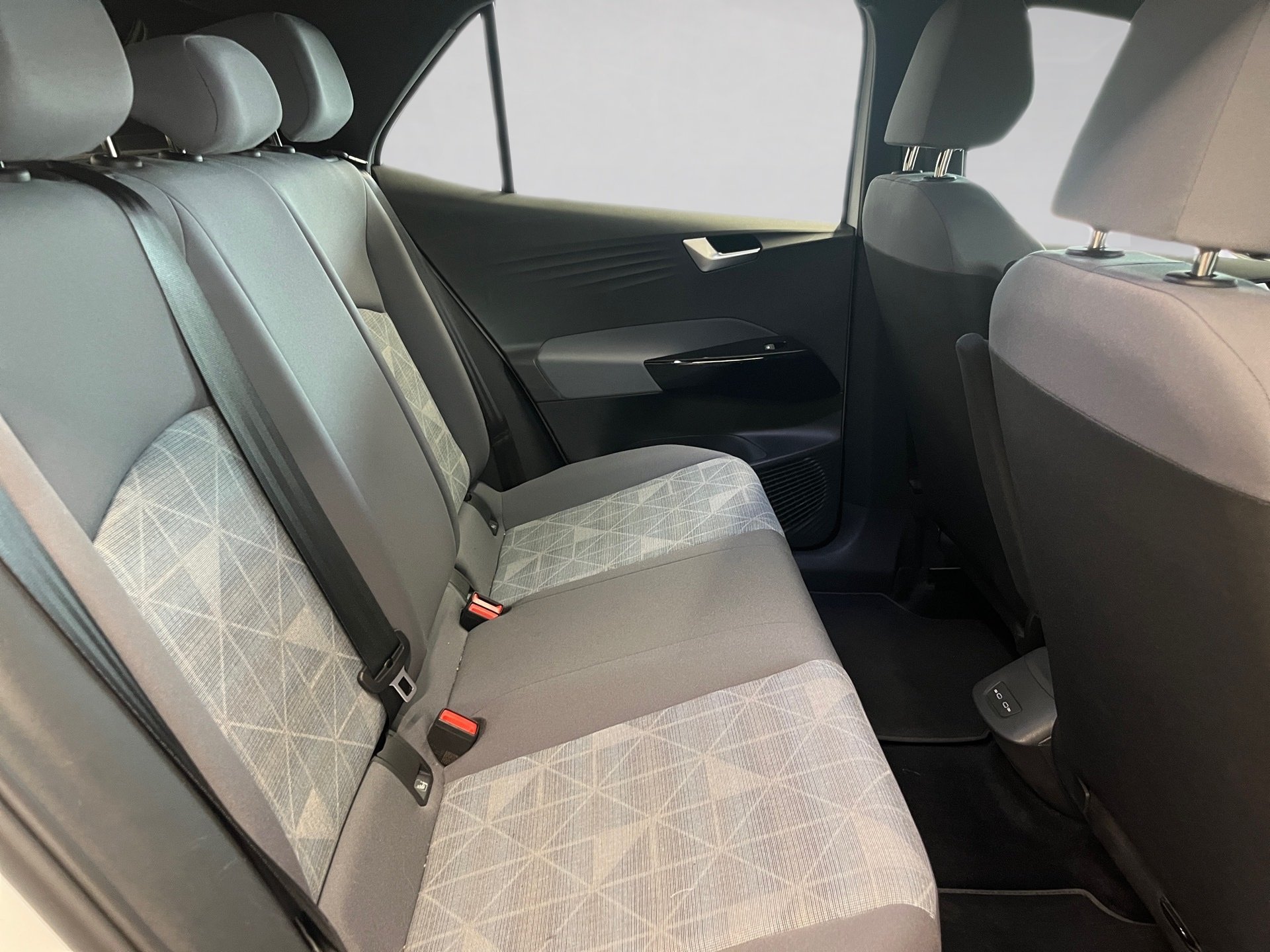ID.3 PRO PERFORMANCE+ALU 19+360° KAMERA+KEYLESS+WÄRMEPUMPE+ACC+NAVI PRO+KLIMA