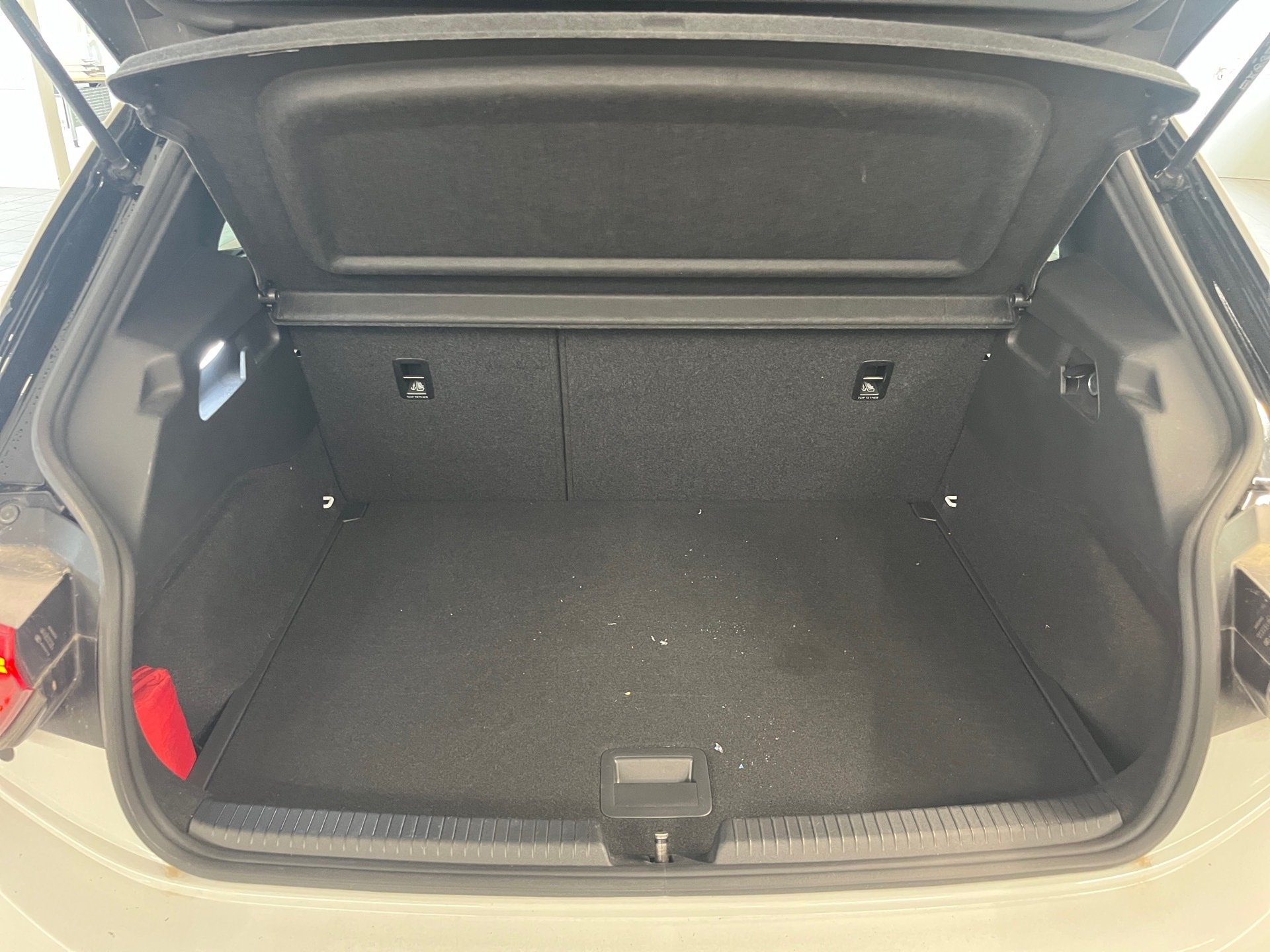 ID.3 PRO PERFORMANCE+ALU 19+360° KAMERA+KEYLESS+WÄRMEPUMPE+ACC+NAVI PRO+KLIMA