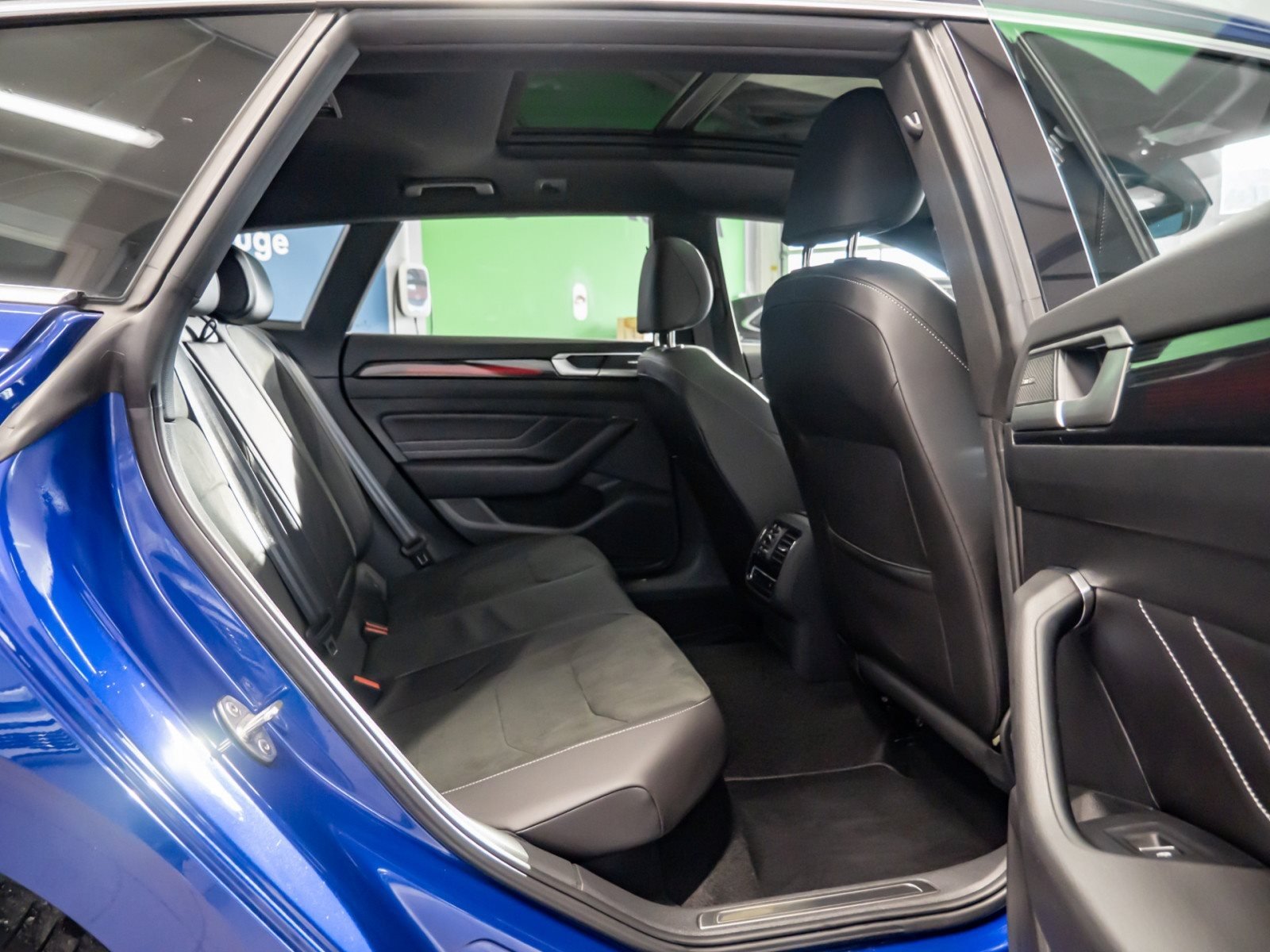 Arteon Shootingbrake R-LINE TDI DSG 4MOTION+ALU 20+DCC+HARMAN/KARDON+PANO+LED-MATRIX+NAVI PRO