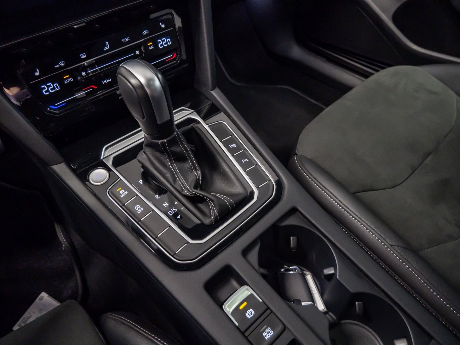 Arteon Shootingbrake R-LINE TDI DSG 4MOTION+ALU 20+DCC+HARMAN/KARDON+PANO+LED-MATRIX+NAVI PRO