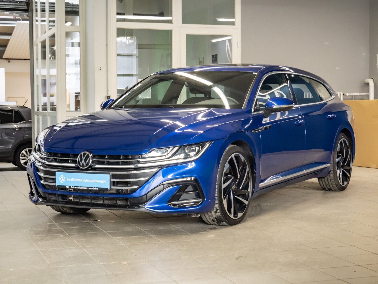 Arteon Shootingbrake R-LINE TDI DSG 4MOTION+ALU 20+DCC+HARMAN/KARDON+PANO+LED-MATRIX+NAVI PRO