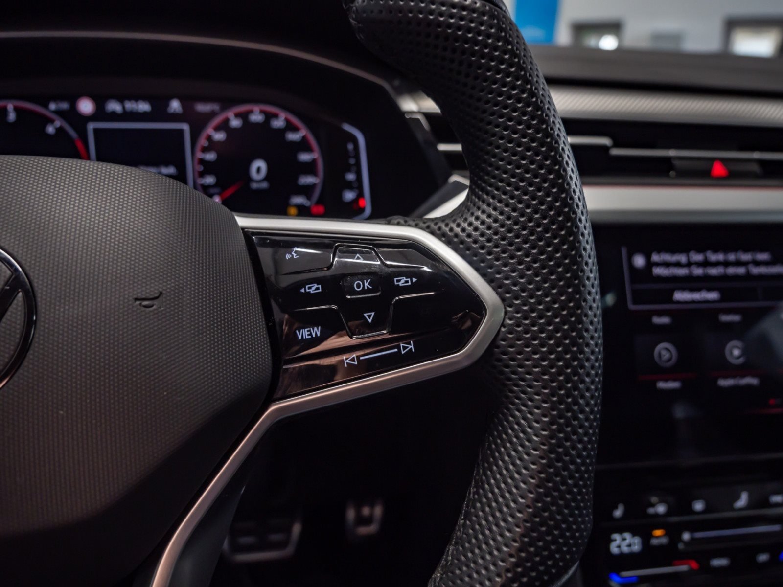 Arteon Shootingbrake R-LINE TDI DSG 4MOTION+ALU 20+DCC+HARMAN/KARDON+PANO+LED-MATRIX+NAVI PRO