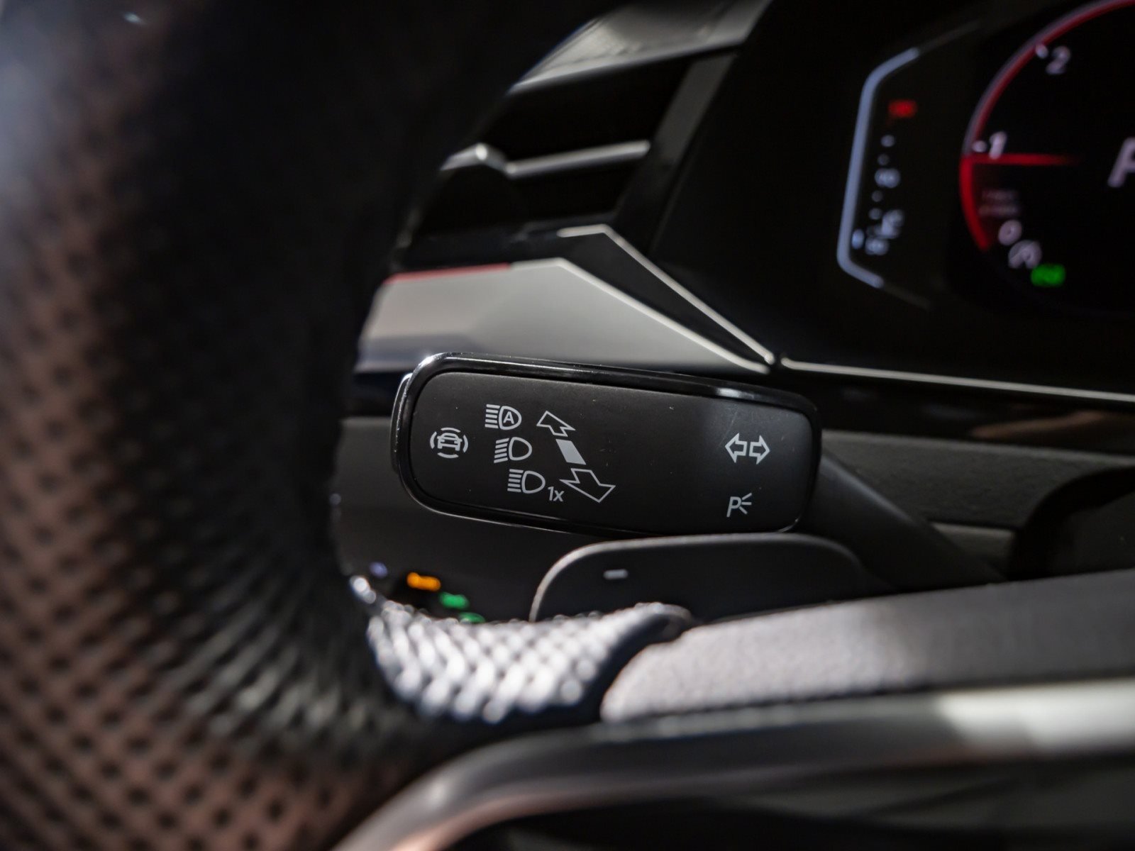 Arteon Shootingbrake R-LINE TDI DSG 4MOTION+ALU 20+DCC+HARMAN/KARDON+PANO+LED-MATRIX+NAVI PRO