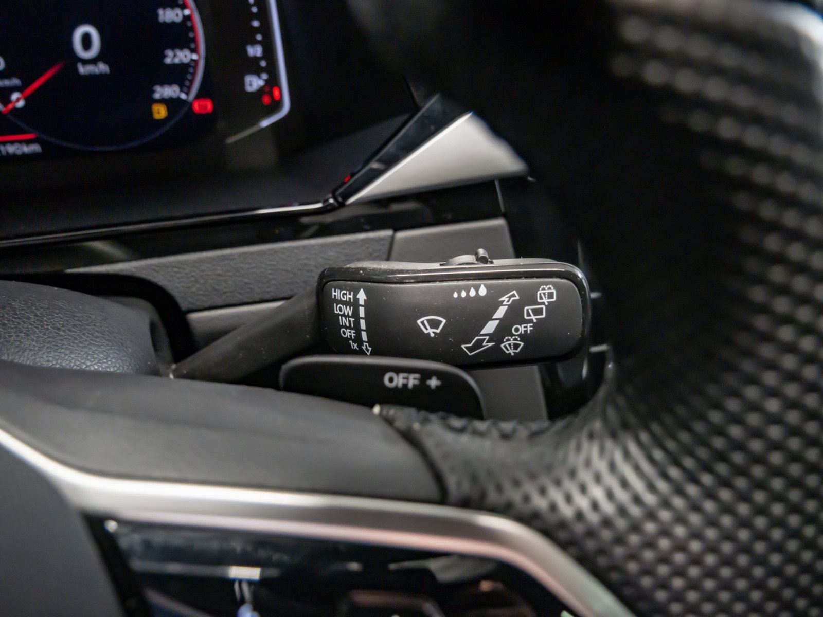 Arteon Shootingbrake R-LINE TDI DSG 4MOTION+ALU 20+DCC+HARMAN/KARDON+PANO+LED-MATRIX+NAVI PRO