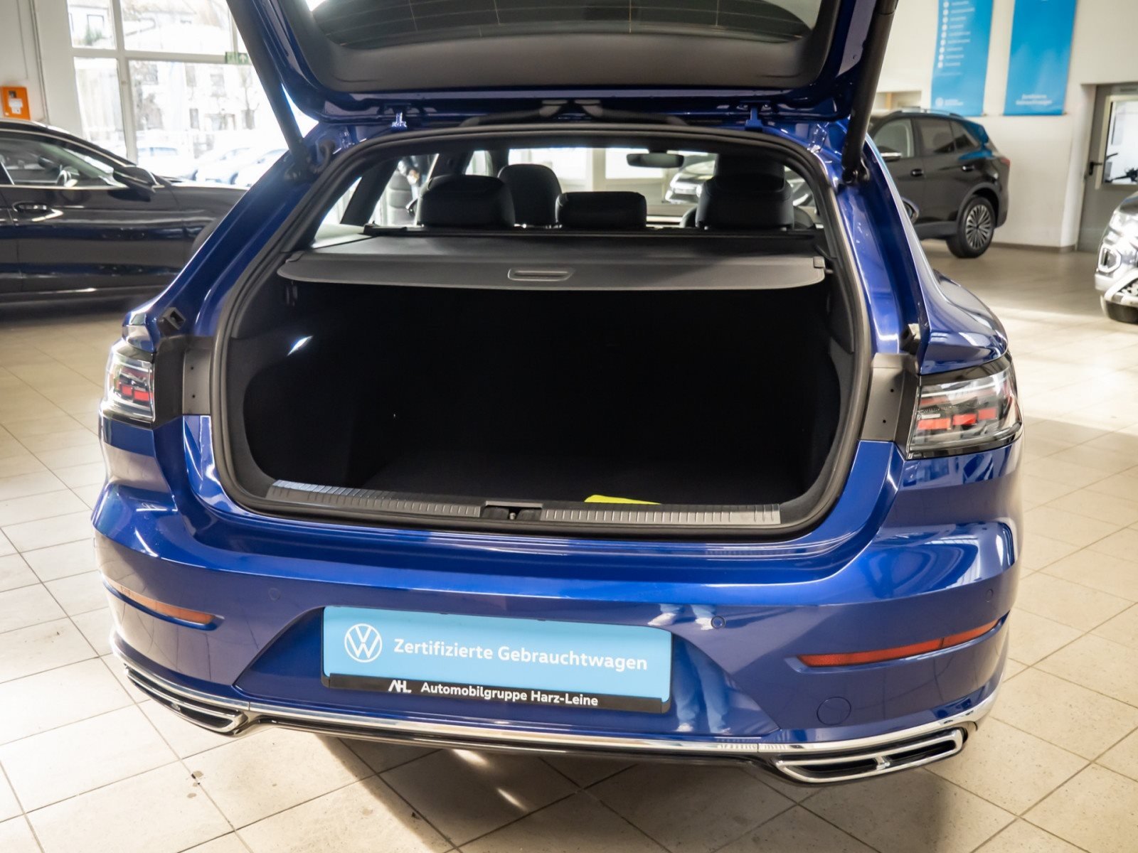 Arteon Shootingbrake R-LINE TDI DSG 4MOTION+ALU 20+DCC+HARMAN/KARDON+PANO+LED-MATRIX+NAVI PRO