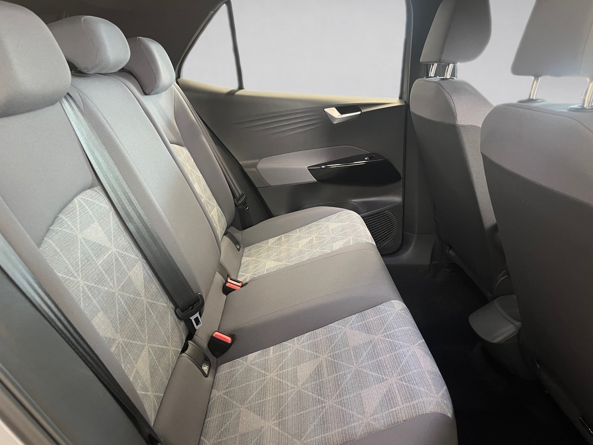 ID.3 PURE PERFORMANCE KEYLESS+DAB+AMBIENTE+EINPARKHILFE+LED+APP CONNECT
