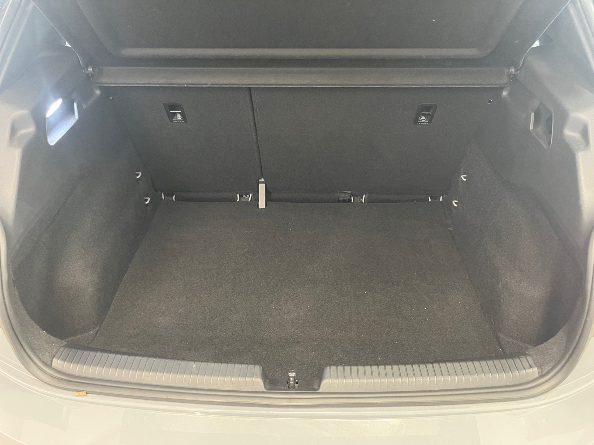 ID.3 PURE PERFORMANCE KEYLESS+DAB+AMBIENTE+EINPARKHILFE+LED+APP CONNECT