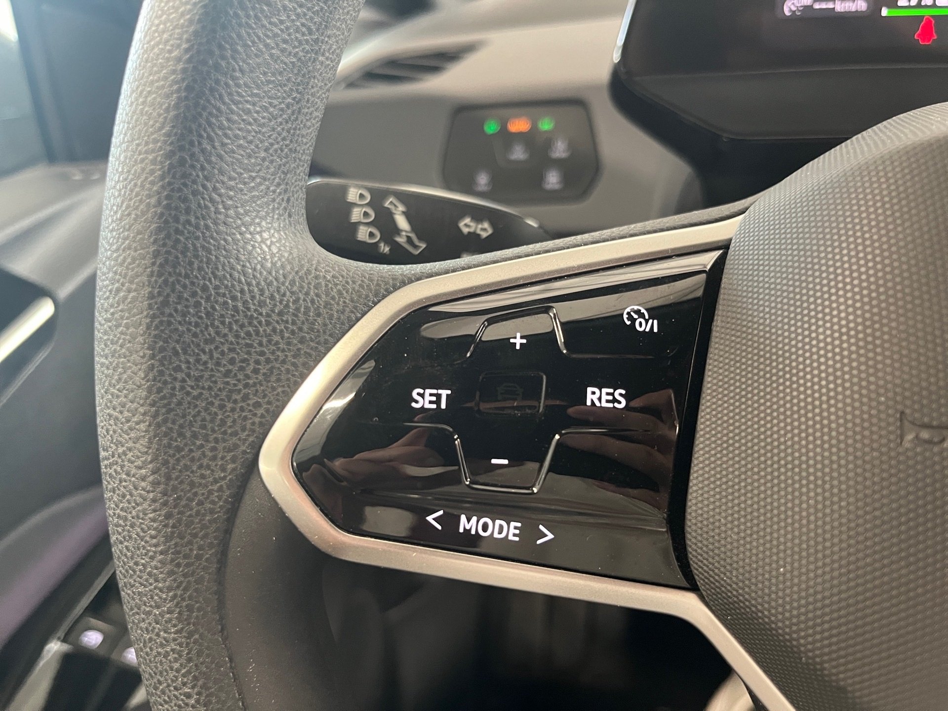 ID.3 PURE PERFORMANCE KEYLESS+DAB+AMBIENTE+EINPARKHILFE+LED+APP CONNECT