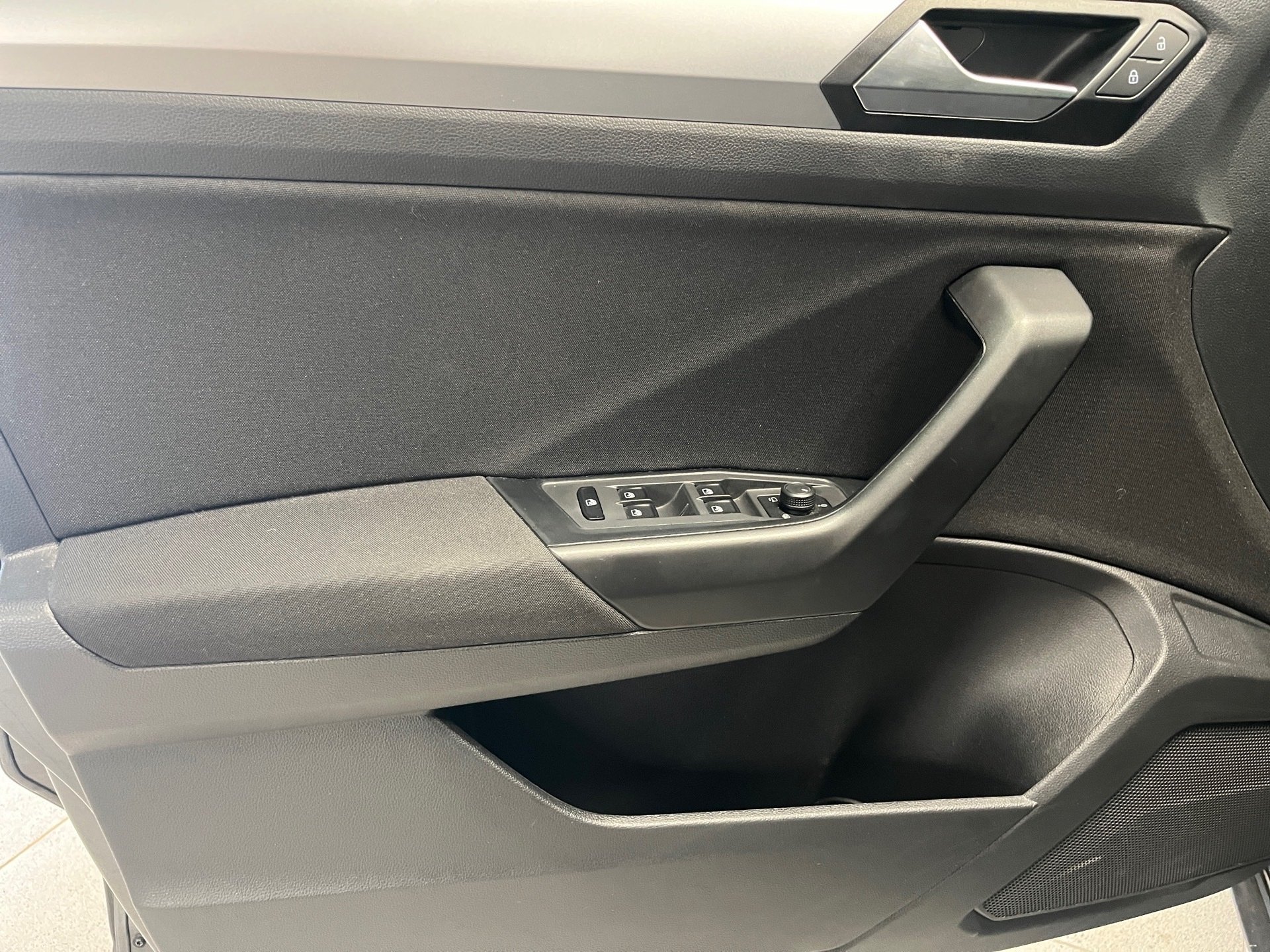 T-Roc LIFE TSI+ALU 16+BEATS AUDIO+LED-PLUS +PARK ASSIST+KLIMA+KEYLESS+NAVI