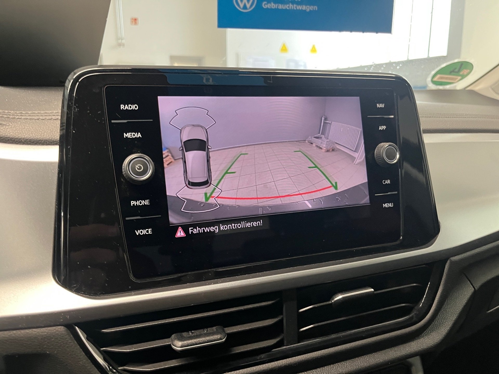 T-Roc LIFE TSI+ALU 16+BEATS AUDIO+LED-PLUS +PARK ASSIST+KLIMA+KEYLESS+NAVI