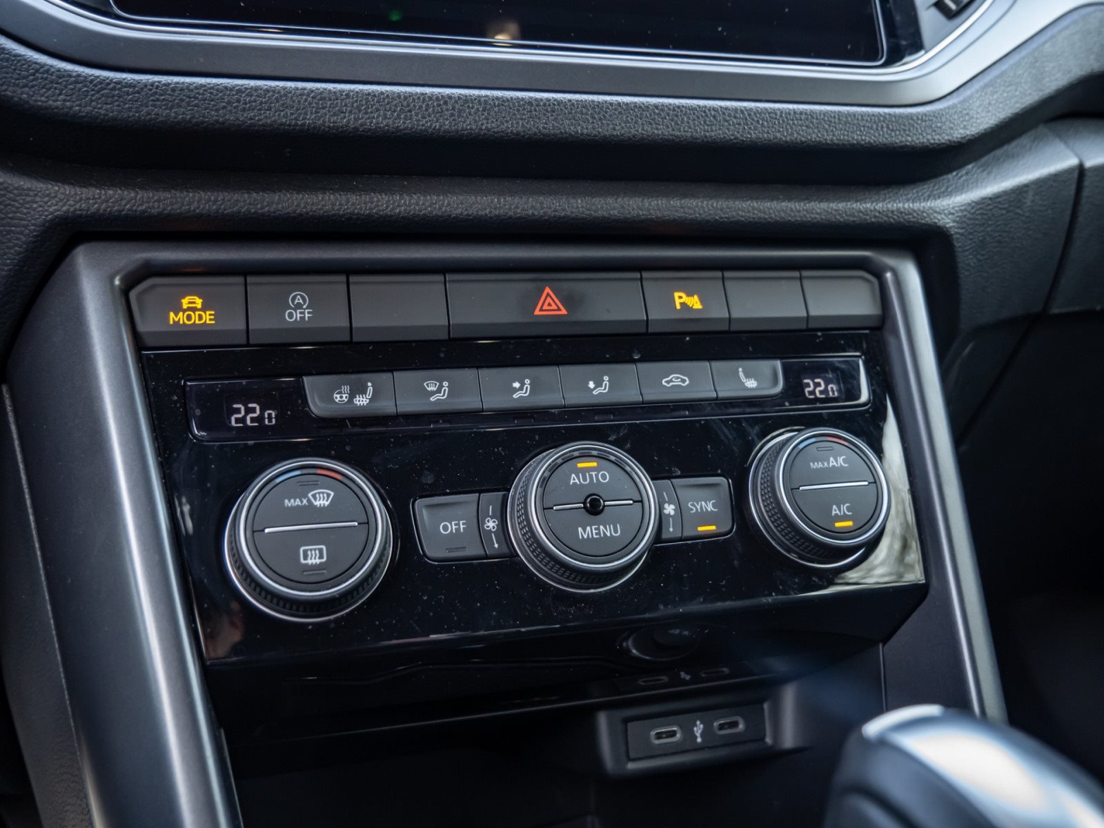 T-Roc Cabriolet R-LINE TSI DSG+ALU 19+LEDER+LED+NAVI+ACC+SPORTFAHRWERK+APP CONNECT+KLIMA