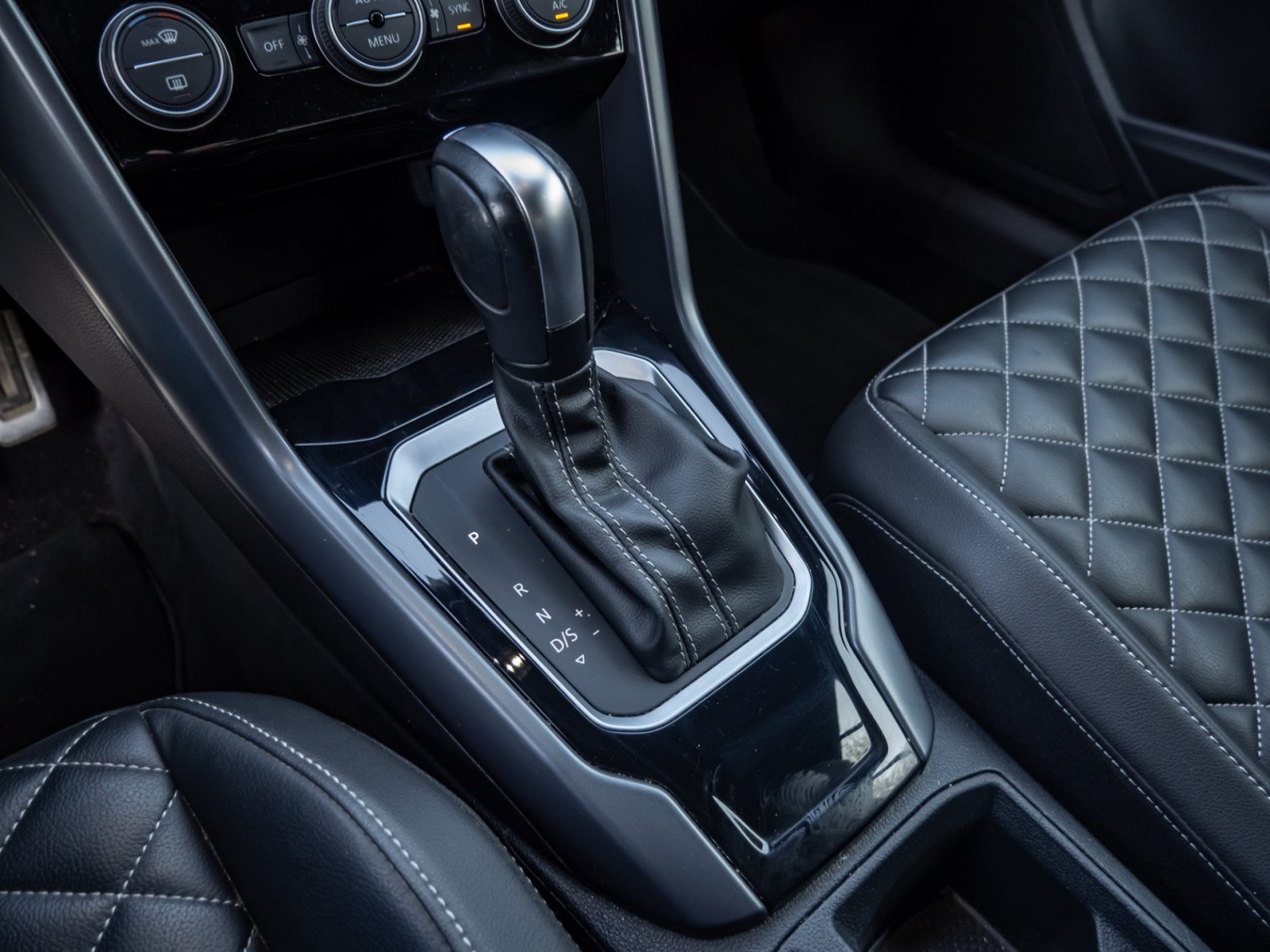 T-Roc Cabriolet R-LINE TSI DSG+ALU 19+LEDER+LED+NAVI+ACC+SPORTFAHRWERK+APP CONNECT+KLIMA