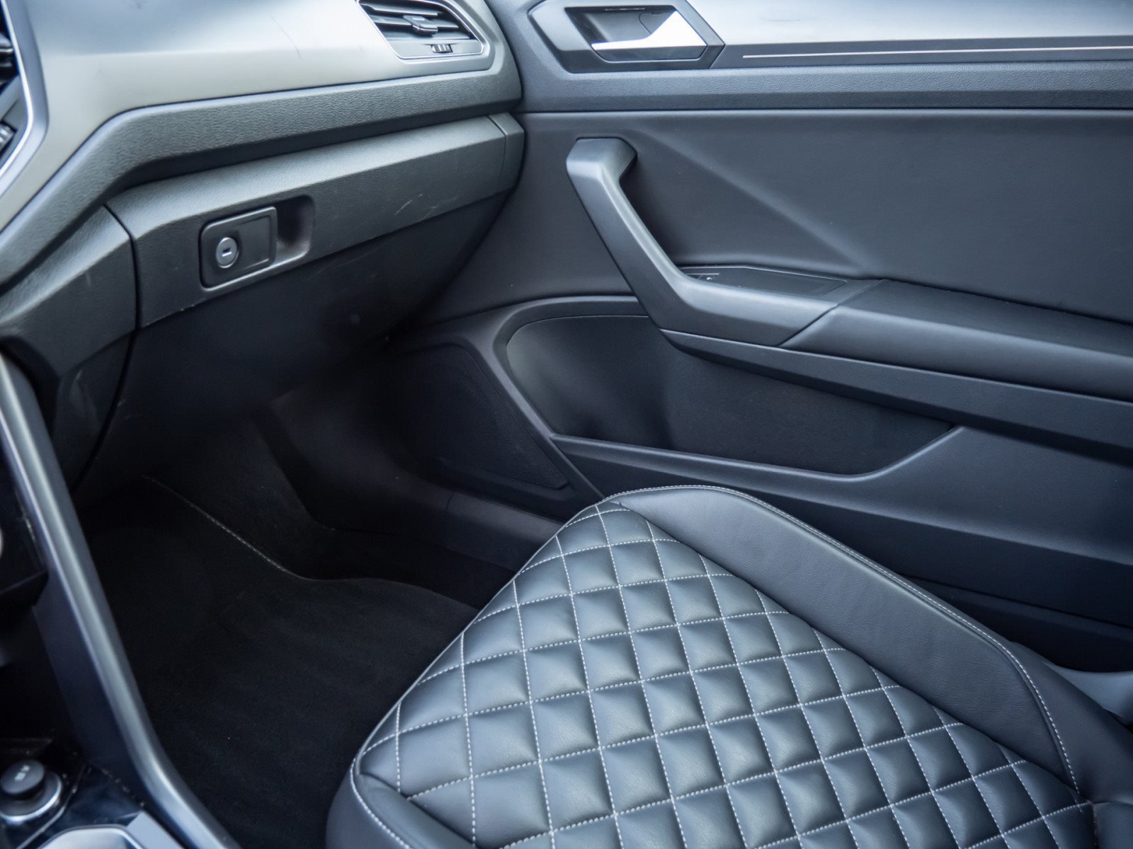 T-Roc Cabriolet R-LINE TSI DSG+ALU 19+LEDER+LED+NAVI+ACC+SPORTFAHRWERK+APP CONNECT+KLIMA