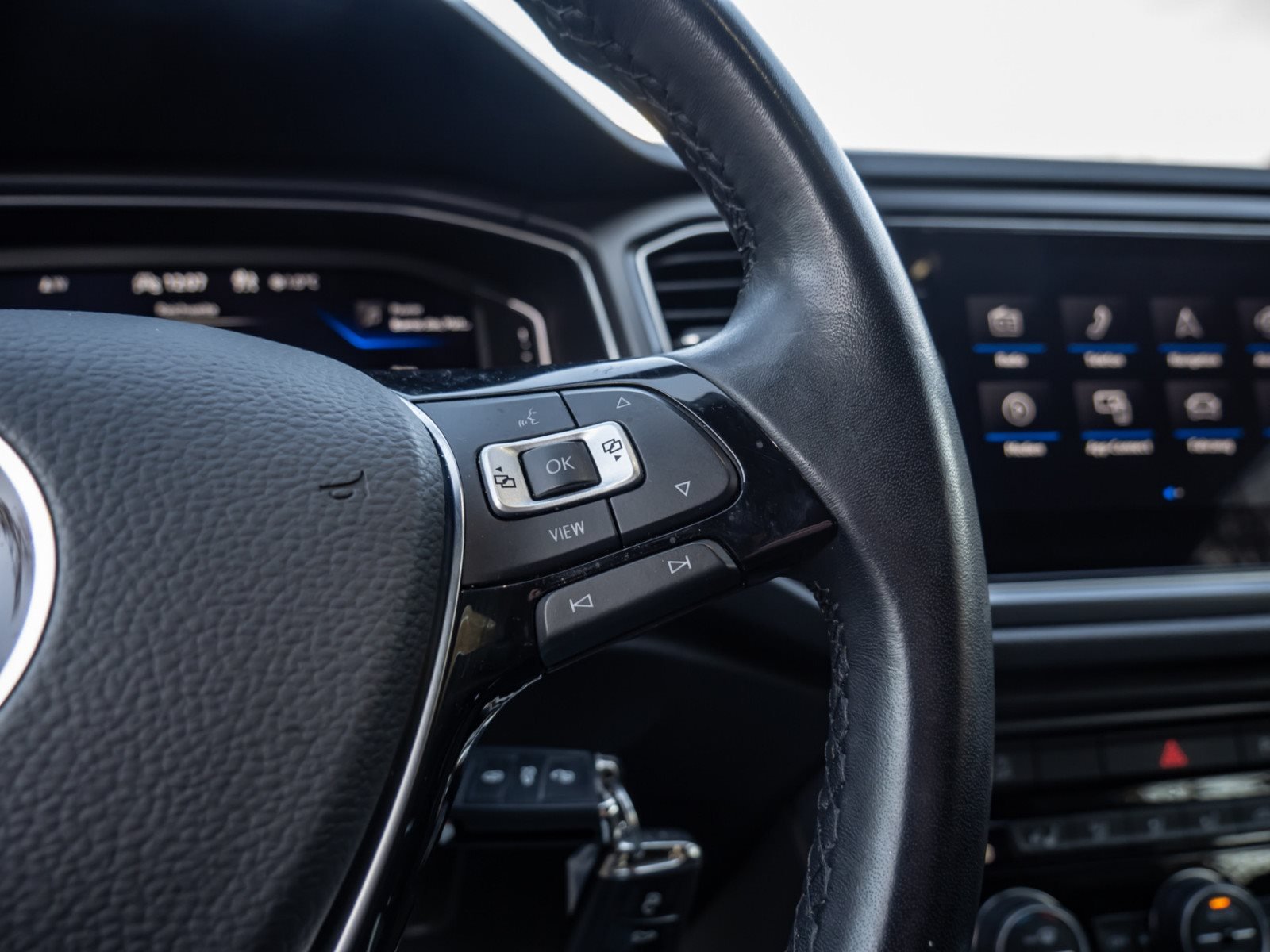 T-Roc Cabriolet R-LINE TSI DSG+ALU 19+LEDER+LED+NAVI+ACC+SPORTFAHRWERK+APP CONNECT+KLIMA